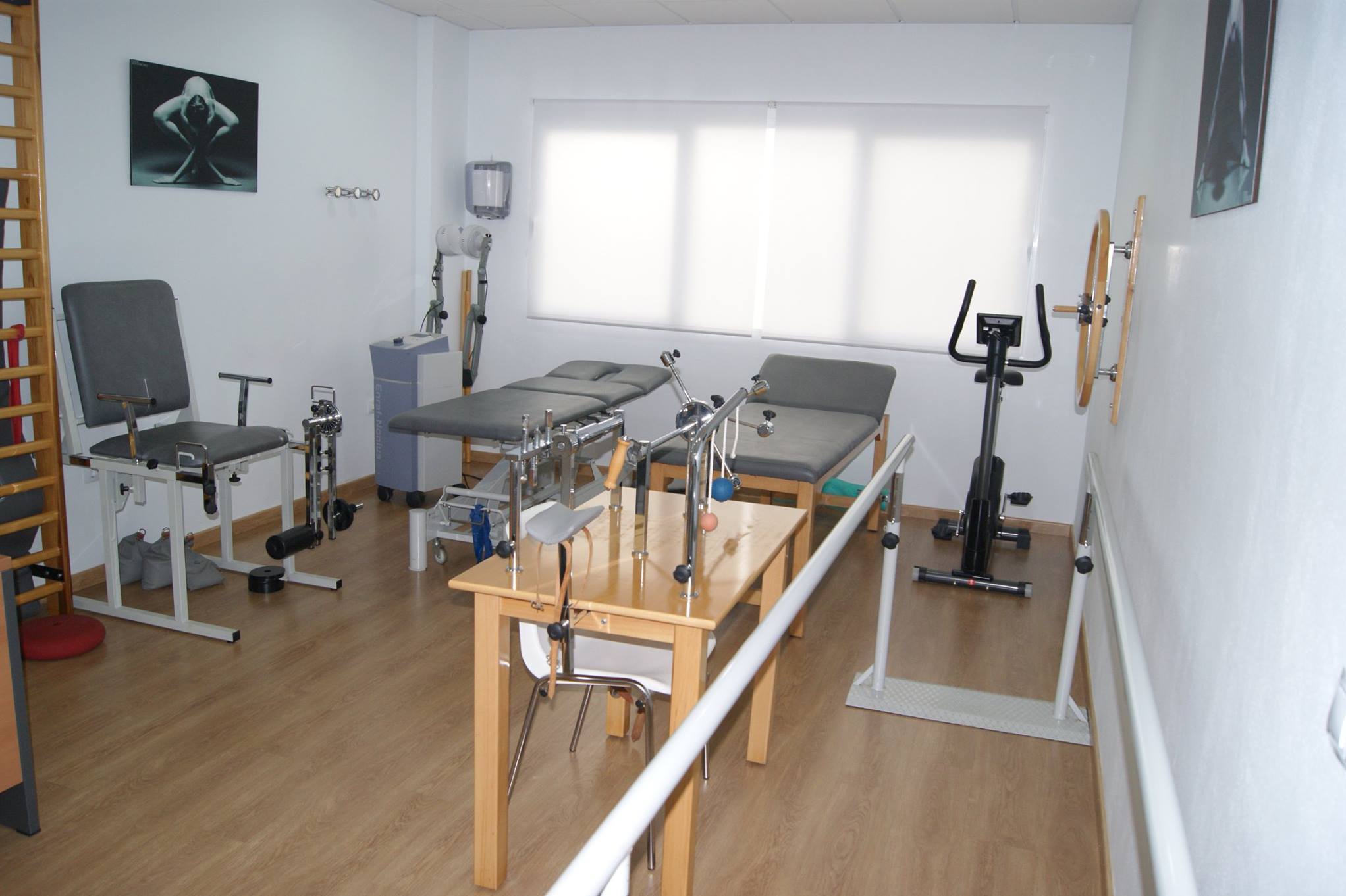 Sala de rehabilitación y electroterapia Sala de rehabilitación y electroterapia