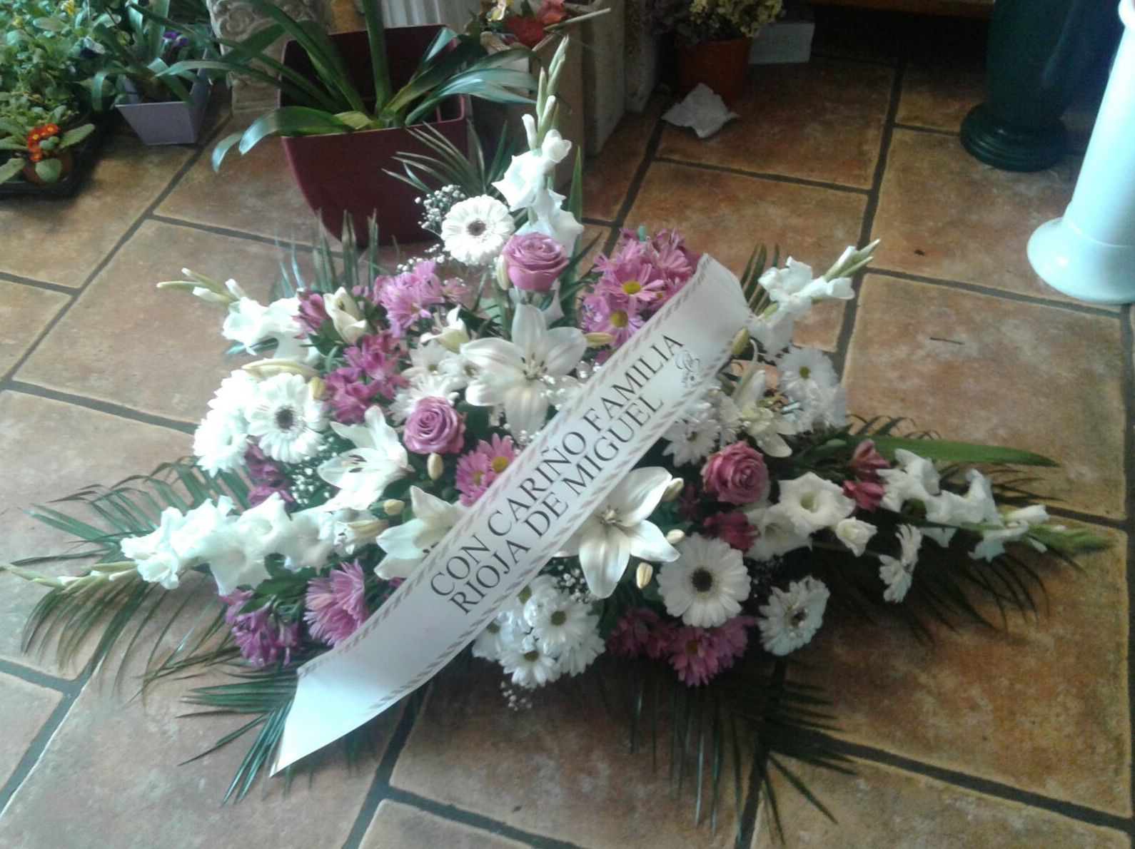 Centros funerarios: Arreglos Florales de Flores Cid Arte Floral Centros funerarios: Arreglos Florales de Flores Cid Arte Floral