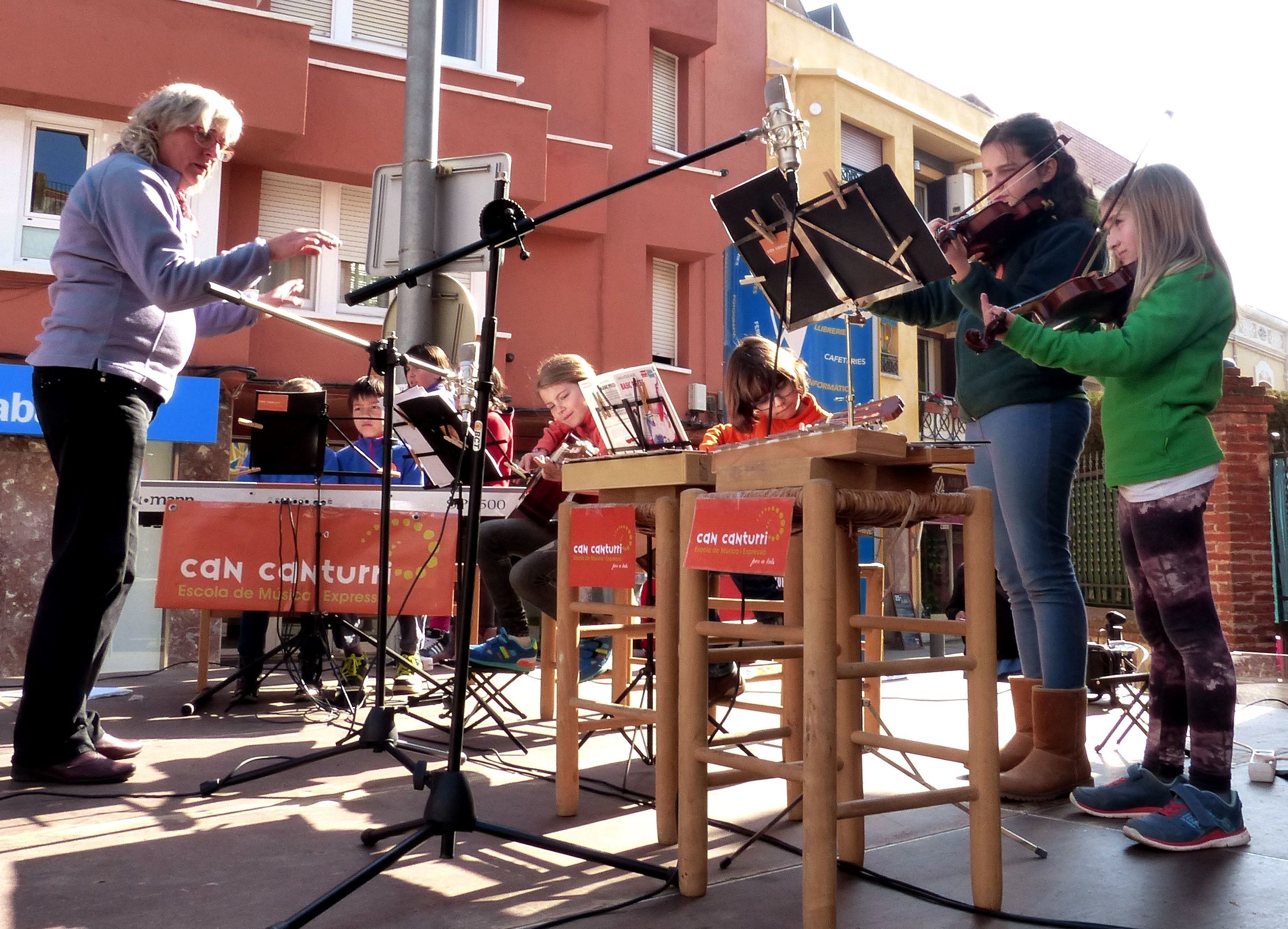 Participació al Festival de Música de Cardedeu "Ressona" Març 2016 : Escuela de música i Expresión de Can Canturri Participació al Festival de Música de Cardedeu "Ressona" Març 2016 : Escuela de música i Expresión de Can Canturri