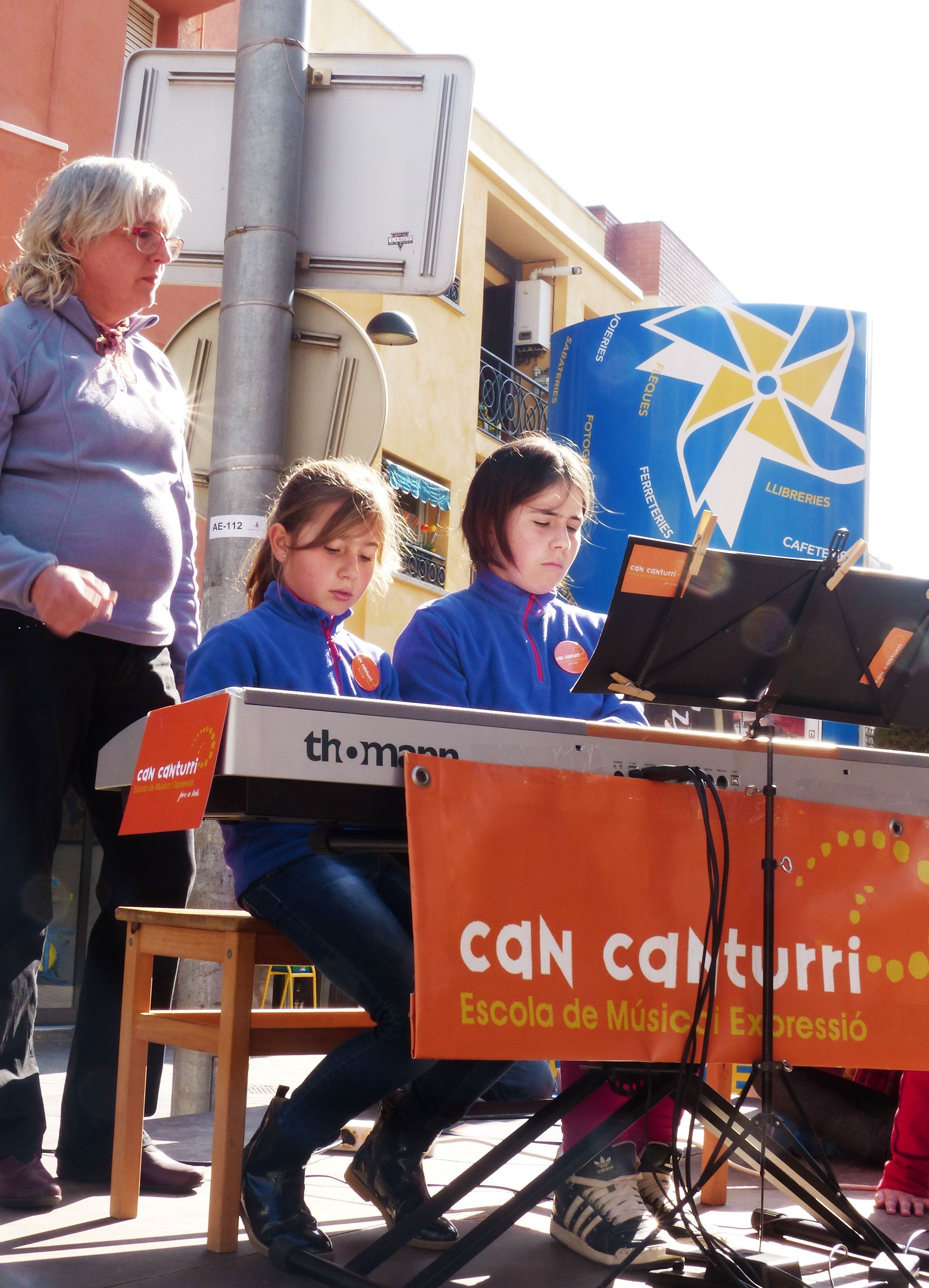 Participació al Festival de Música de Cardedeu "Ressona" Març 2016 : Escuela de música i Expresión de Can Canturri Participació al Festival de Música de Cardedeu "Ressona" Març 2016 : Escuela de música i Expresión de Can Canturri