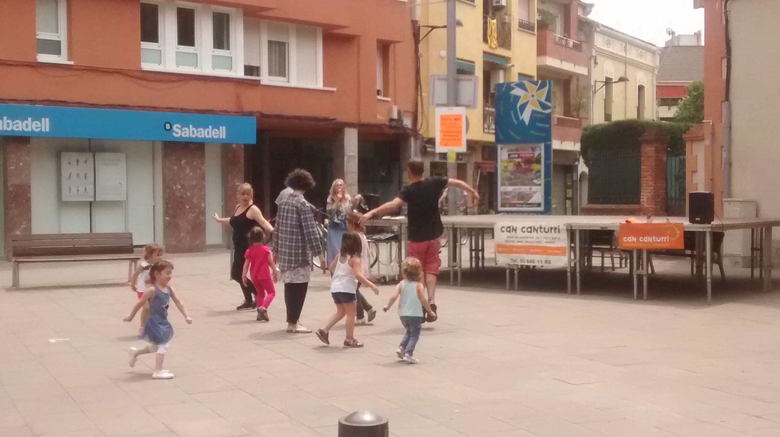 Juguem ballant: Escuela de música i Expresión de Can Canturri Juguem ballant: Escuela de música i Expresión de Can Canturri