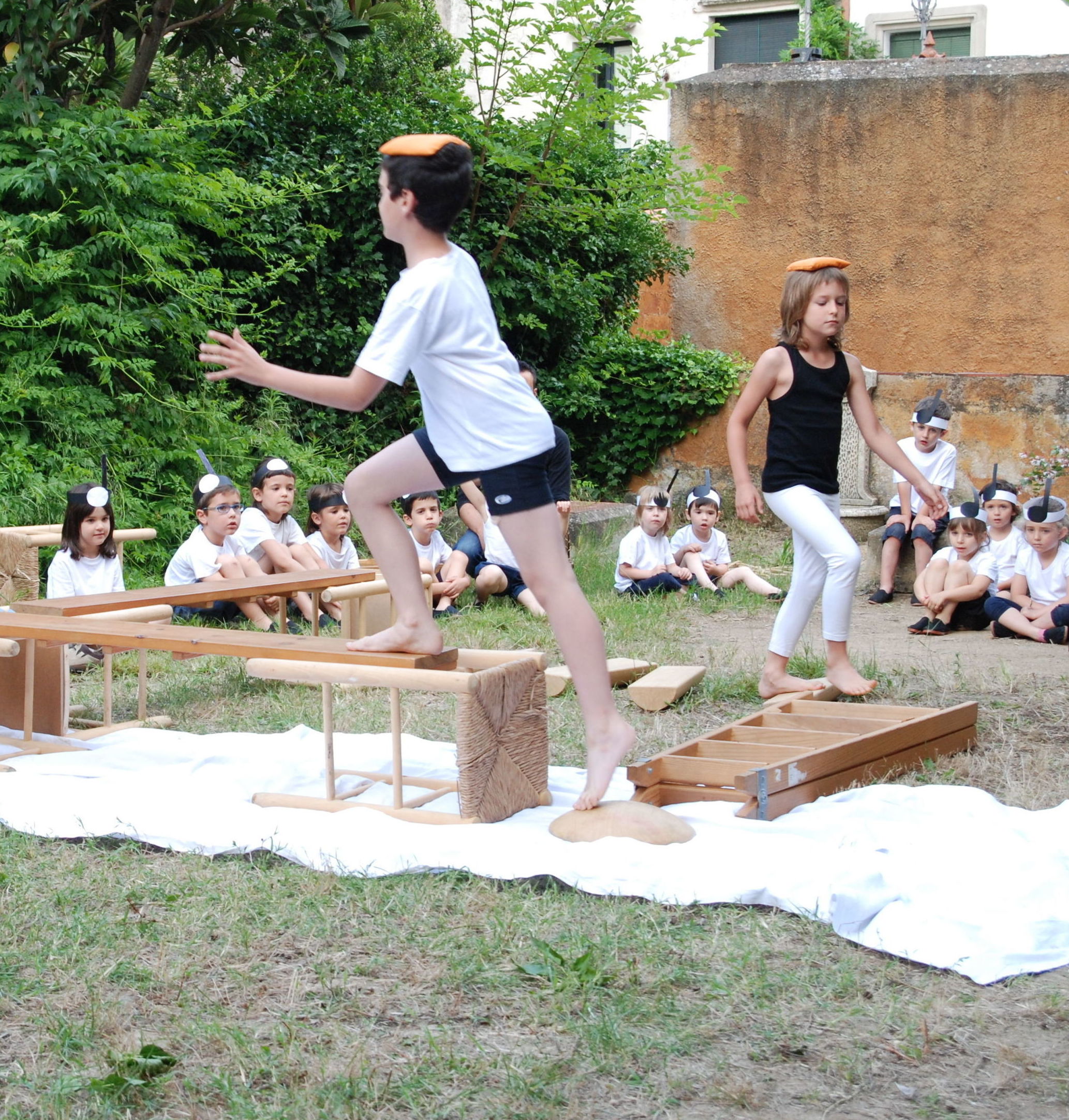 Treball d'equilibri i dansa creativa: Escuela de música i Expresión de Can Canturri Treball d'equilibri i dansa creativa: Escuela de música i Expresión de Can Canturri