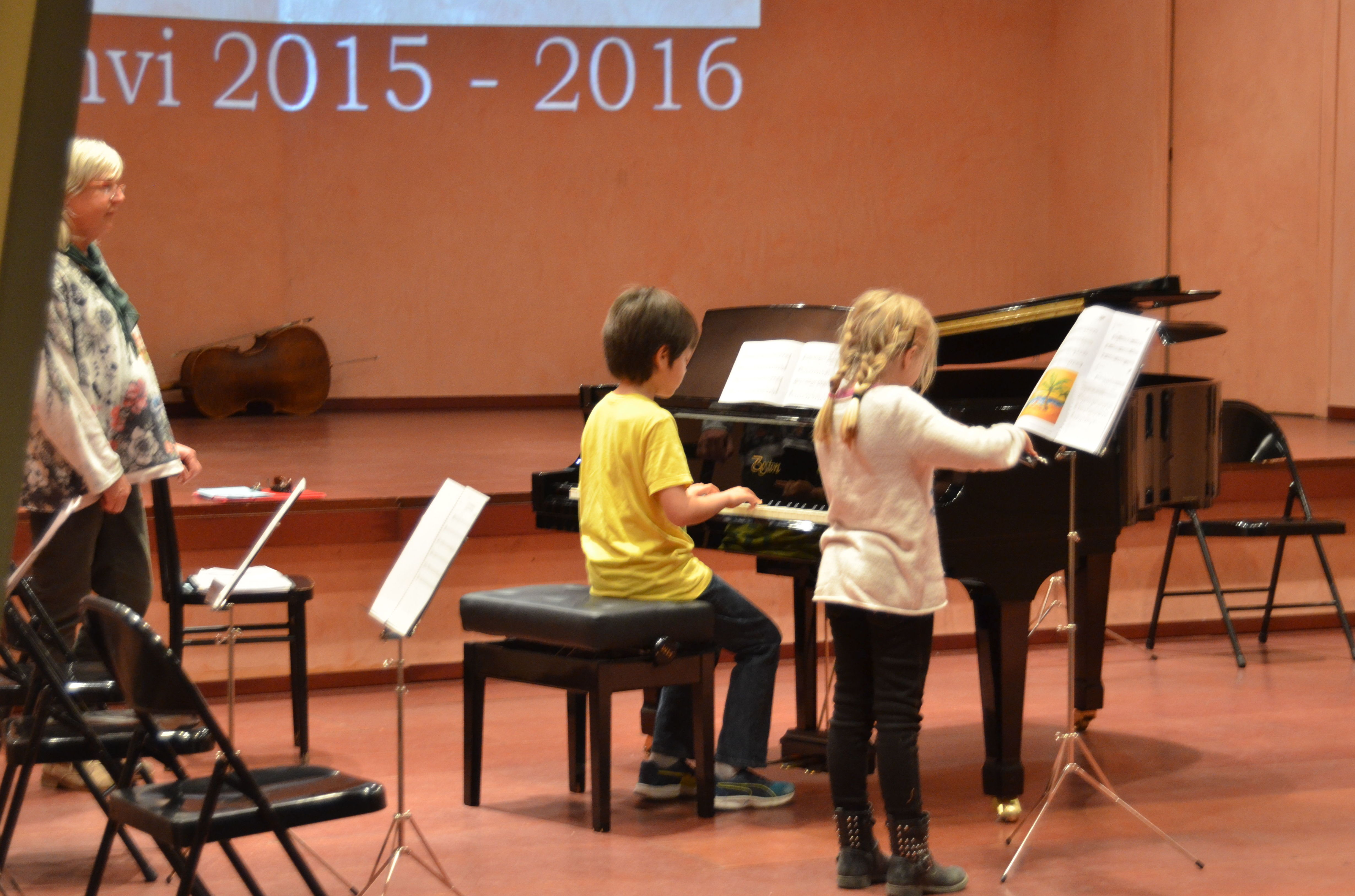 INSTRUMENTS i Cant: Escuela de música i Expresión de Can Canturri INSTRUMENTS i Cant: Escuela de música i Expresión de Can Canturri