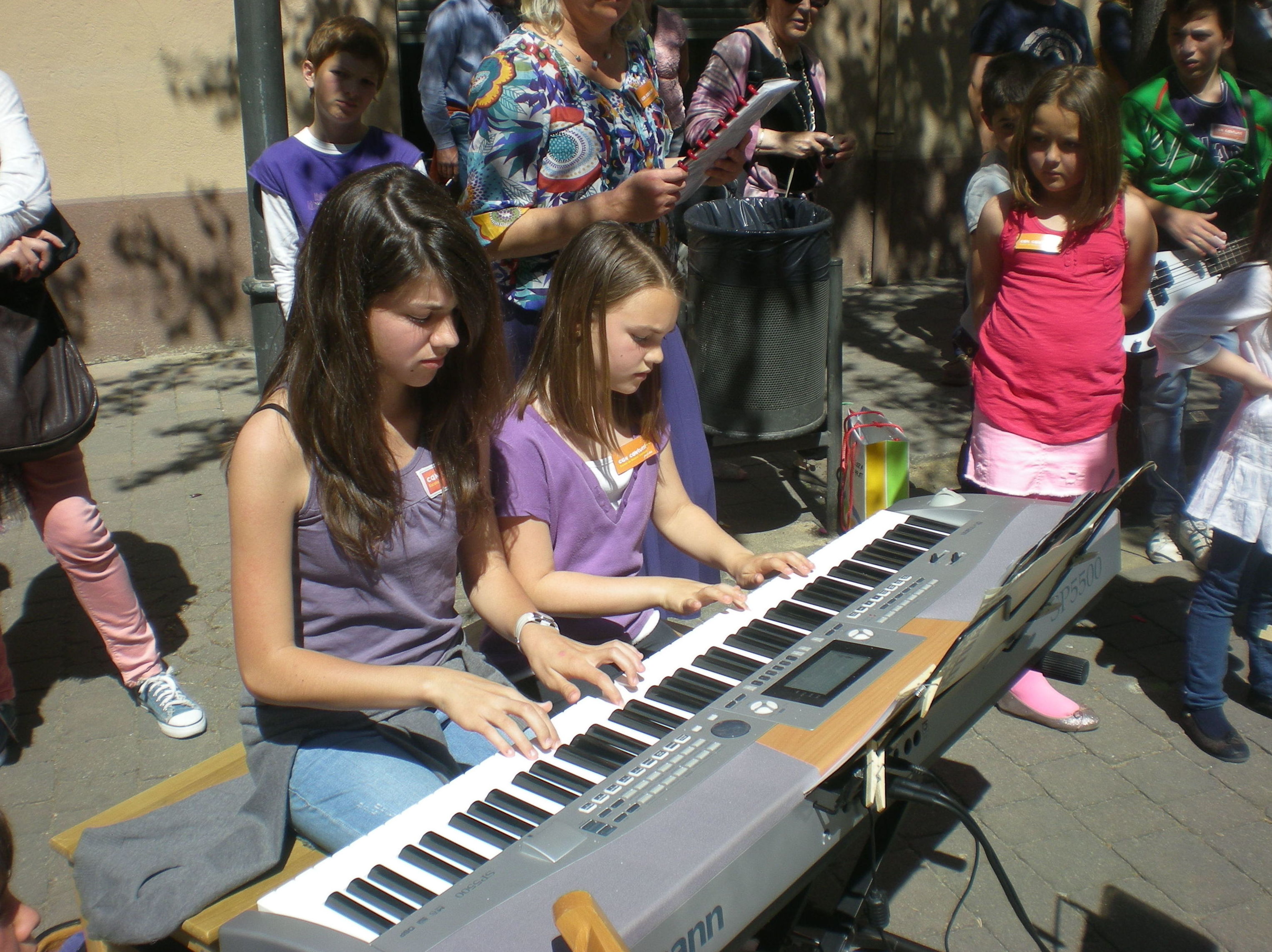 INSTRUMENTS i Cant: Escuela de música i Expresión de Can Canturri INSTRUMENTS i Cant: Escuela de música i Expresión de Can Canturri