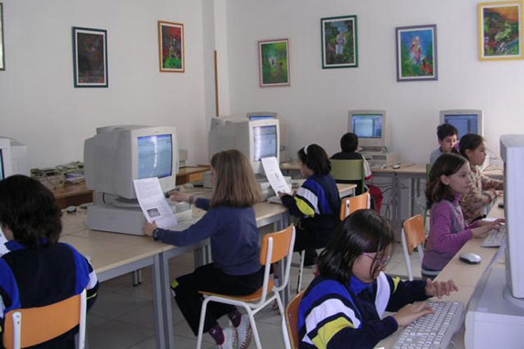 Aula de informática de nuestro colegio en Santander