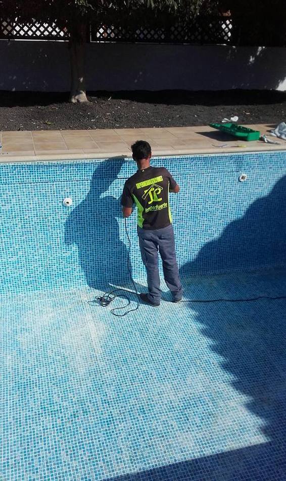 Construcción e impermeabilización de piscinas y jacuzzis: Productos de Fuerteventura - Lanzarote - Gran Canaria Construcción e impermeabilización de piscinas y jacuzzis: Productos de Fuerteventura - Lanzarote - Gran Canaria