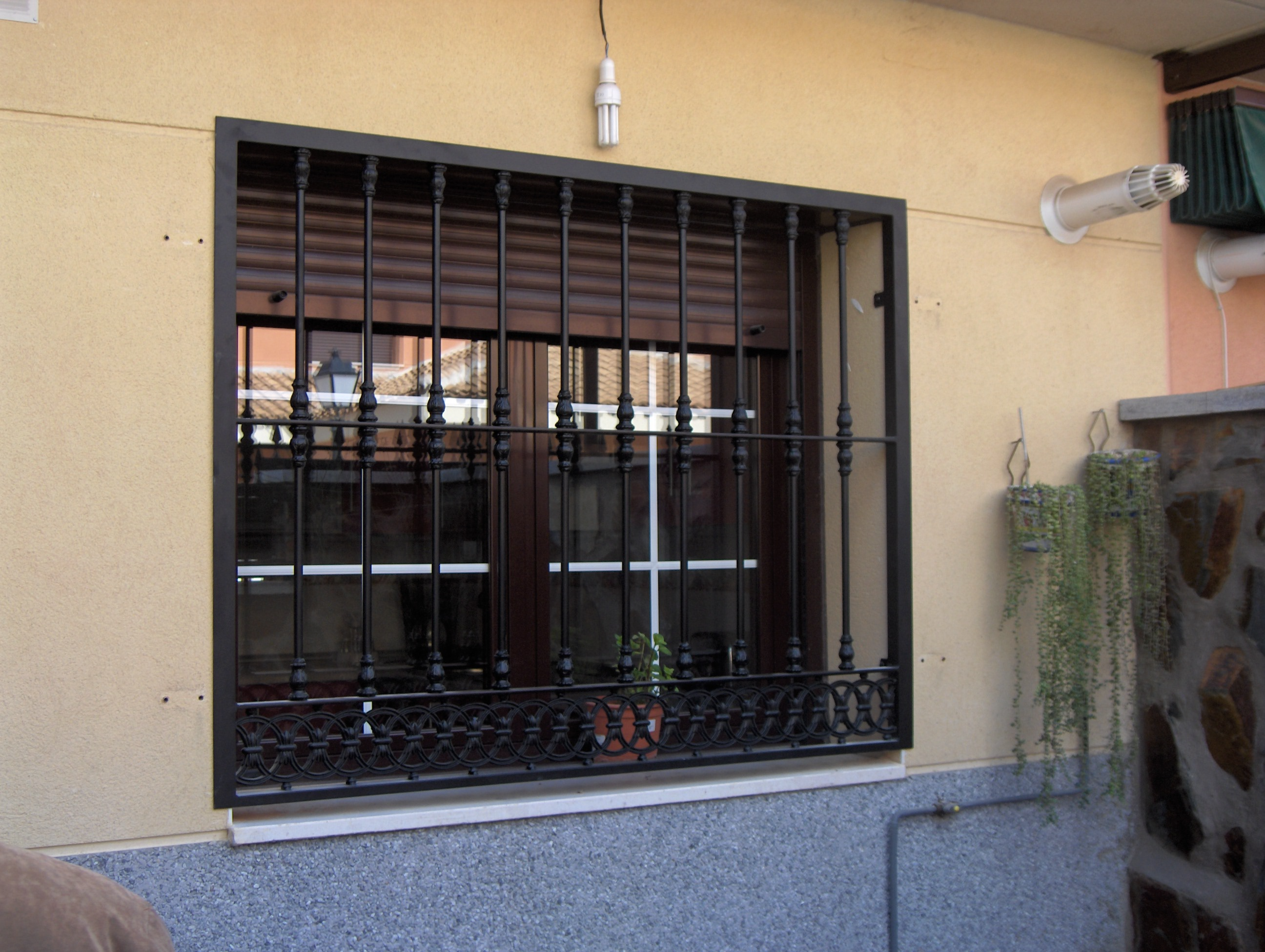 Barrote forjado con cenefa.JPG Barrote forjado con cenefa.JPG
