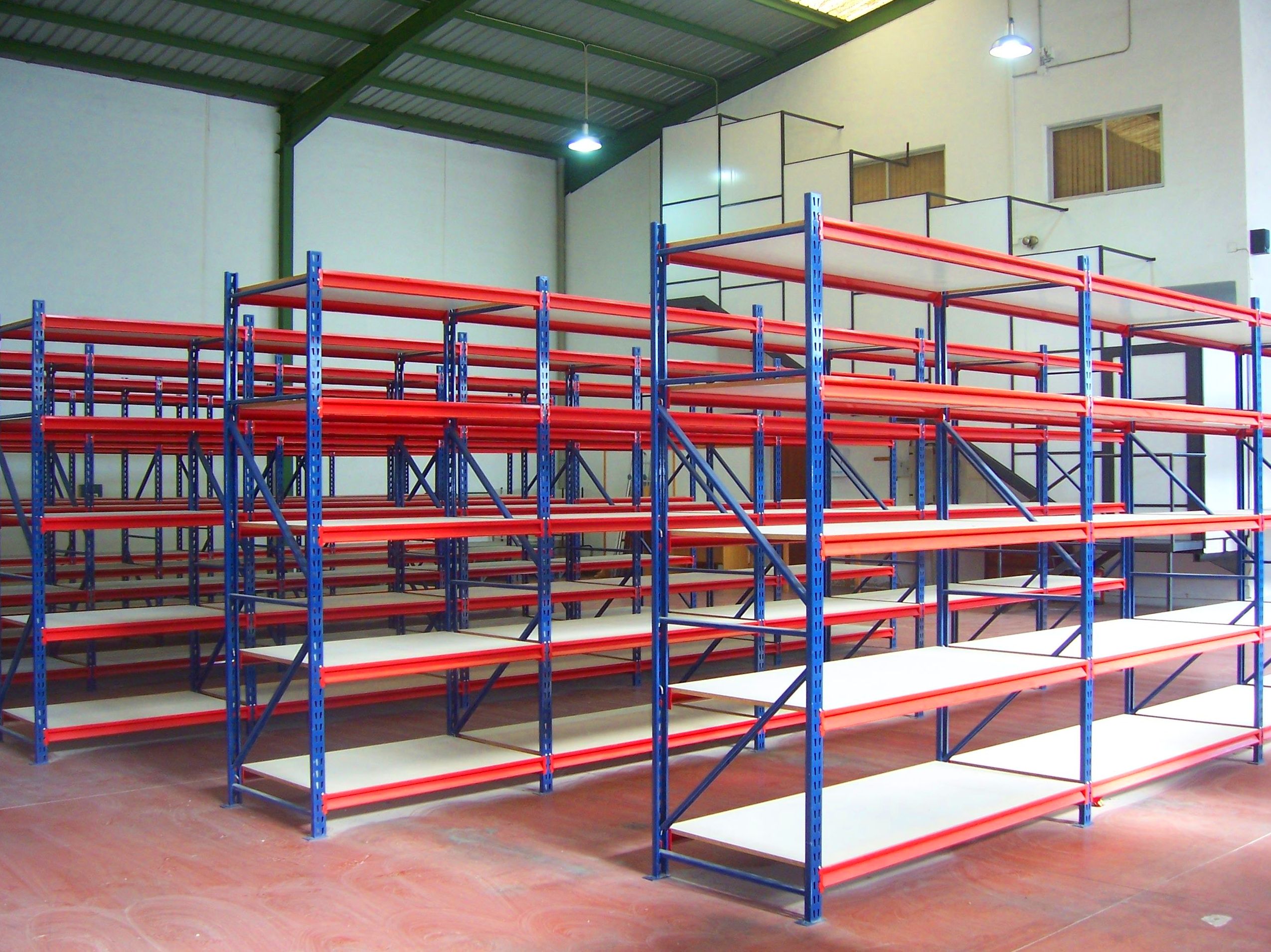 Estanterías: Productos de EQUIPAMIENTO COMERCIAL RLB Estanterías: Productos de EQUIPAMIENTO COMERCIAL RLB