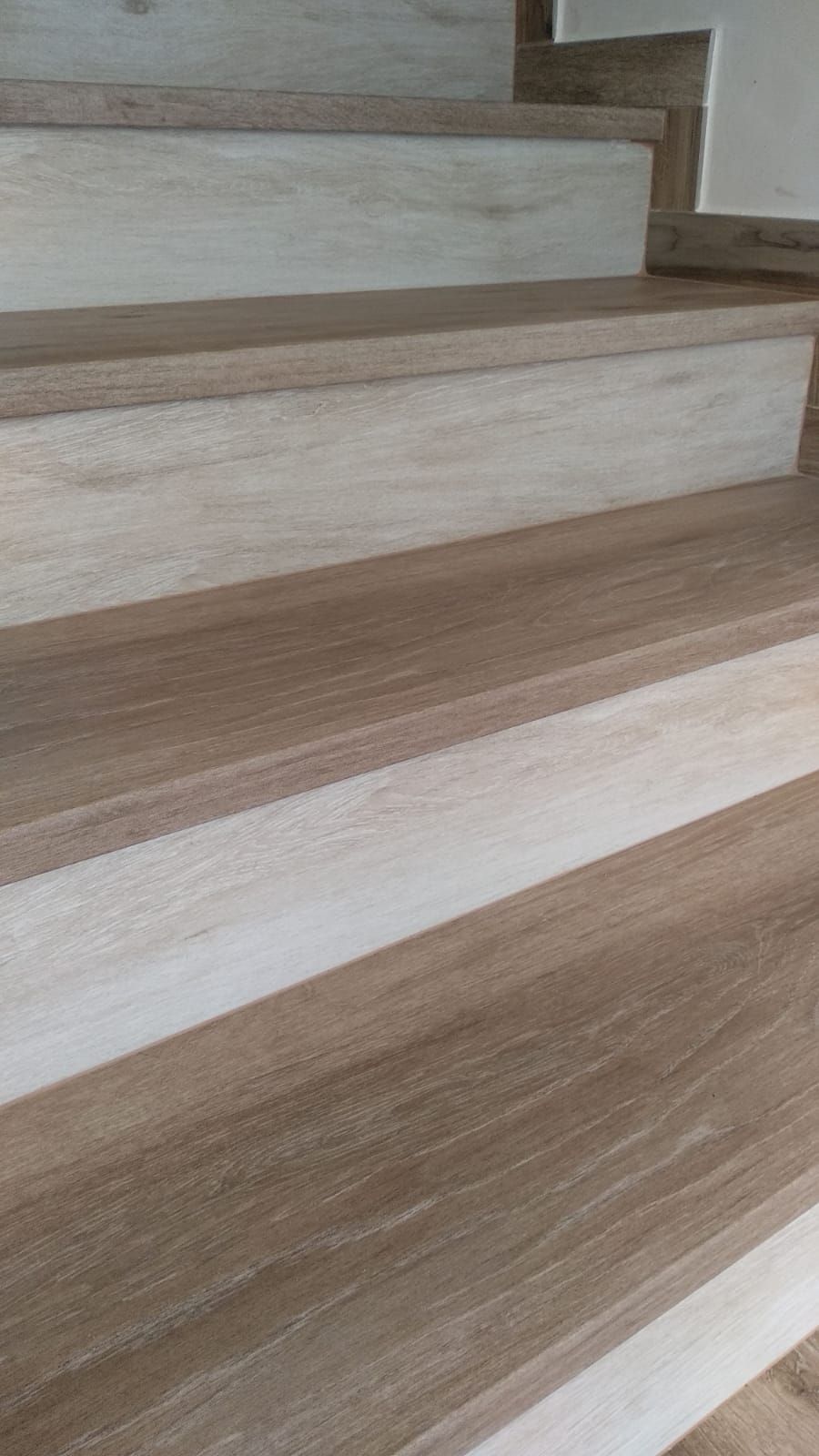Escalera Moremi Beige-Moremi White Escalera Moremi Beige-Moremi White