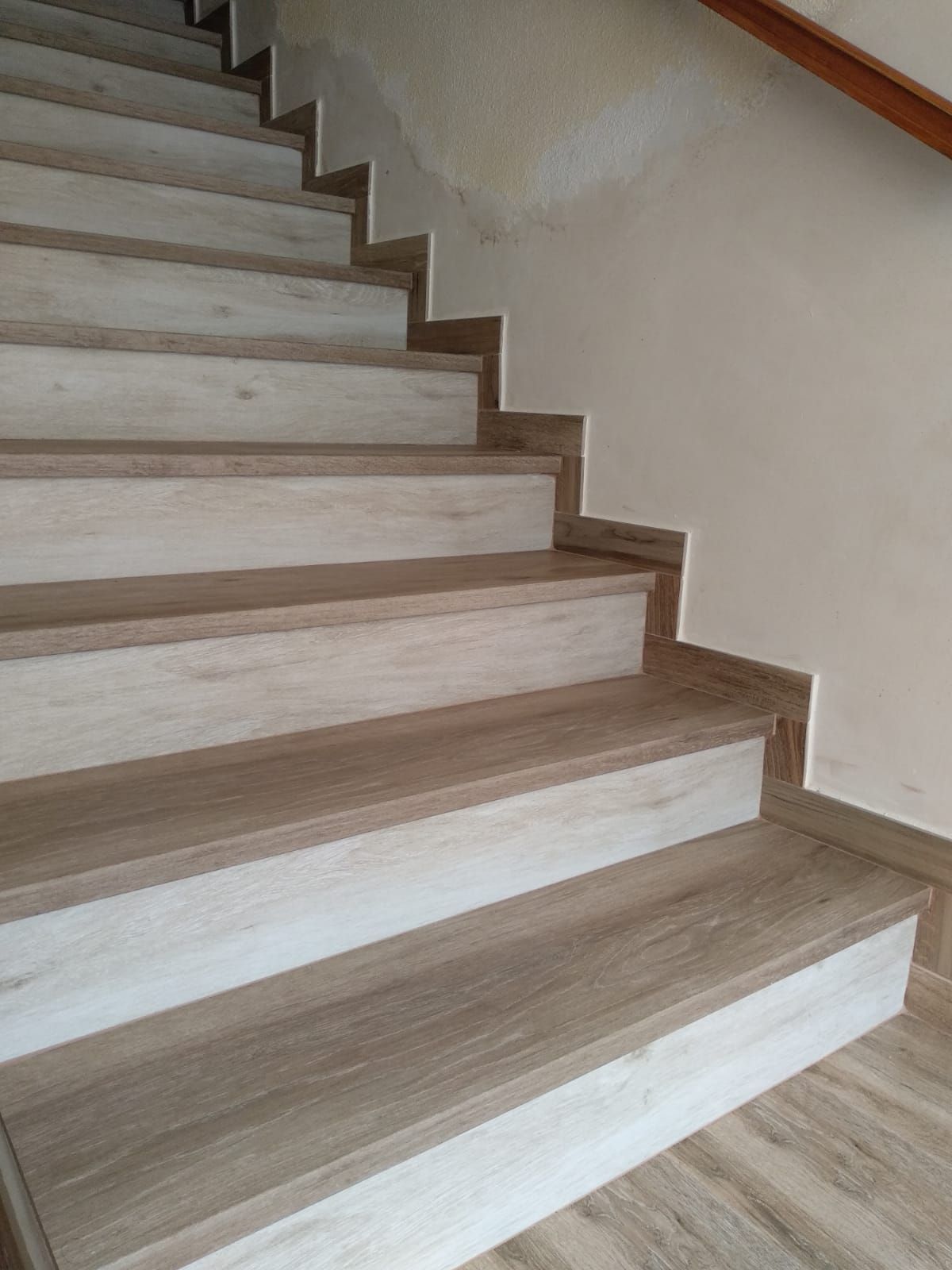 Escalera Moremi Beige-Moremi White Escalera Moremi Beige-Moremi White