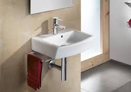 Baños: Servicios de AGC Innova Building Baños: Servicios de AGC Innova Building