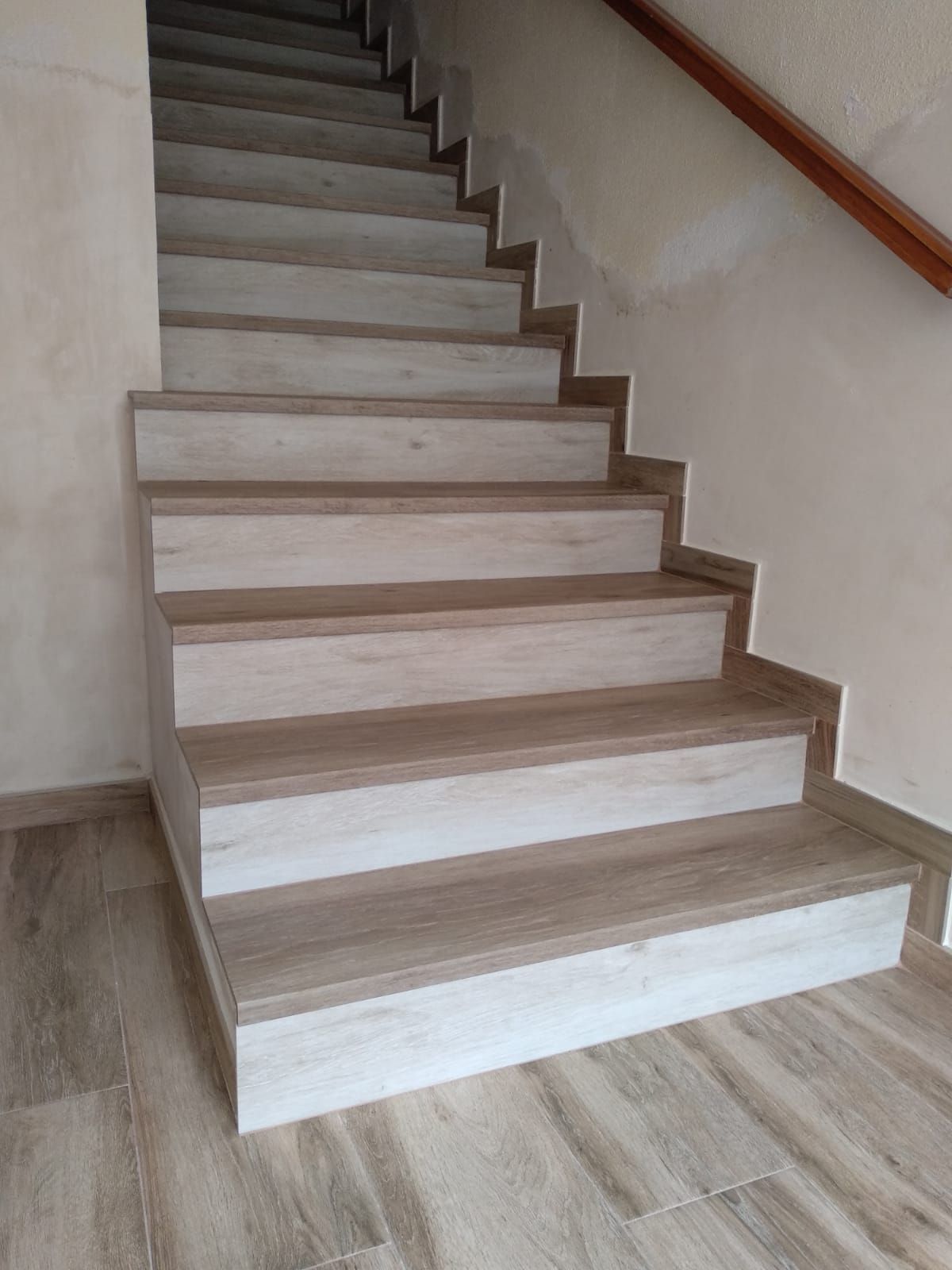 Escalera Moremi Beige-Moremi White Escalera Moremi Beige-Moremi White