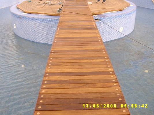 Pasarelas en madera sobre basie hormigon Pasarelas en madera sobre basie hormigon
