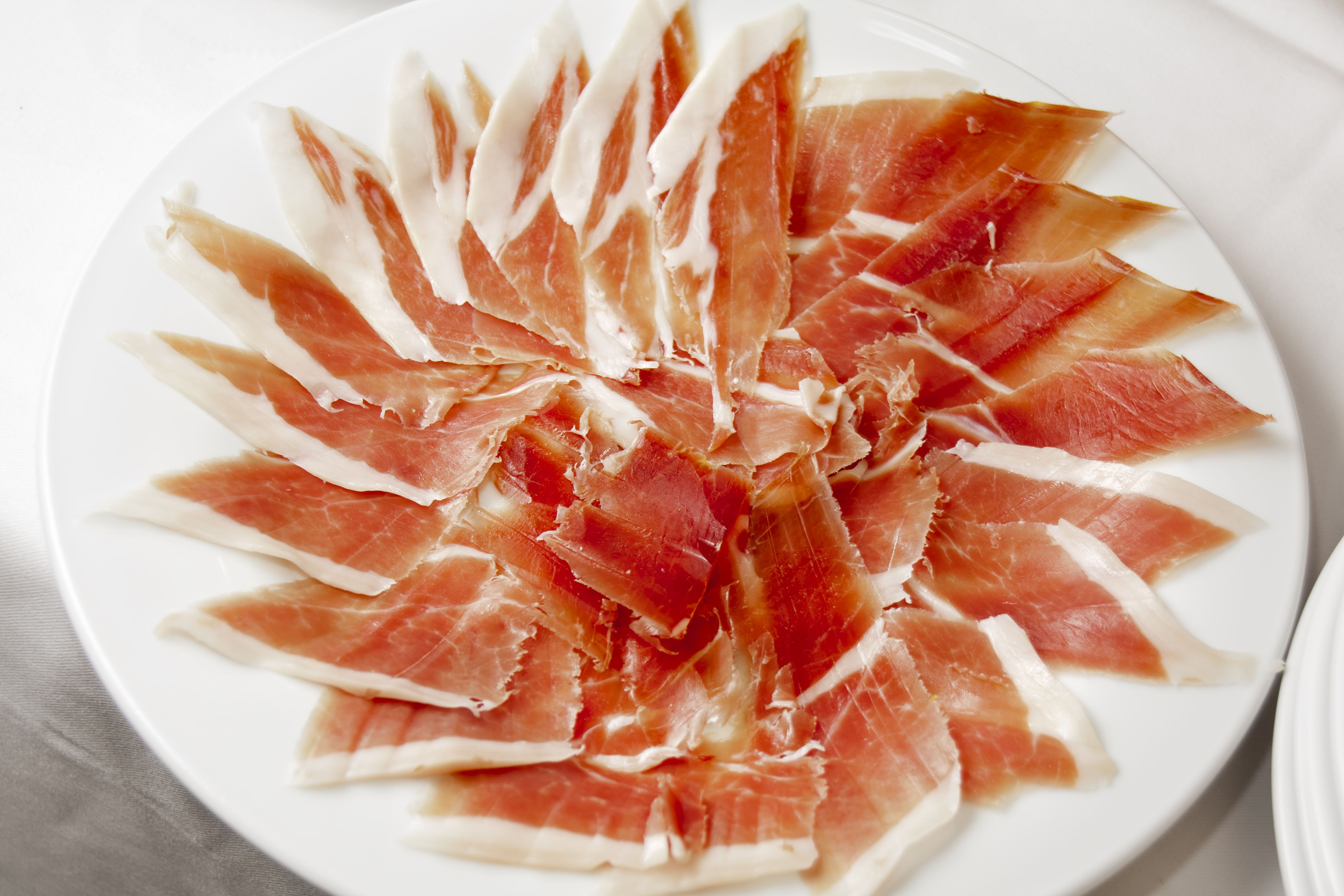Nuestras raciones: Carta de Restaurante Marisquería El Emperador Nuestras raciones: Carta de Restaurante Marisquería El Emperador