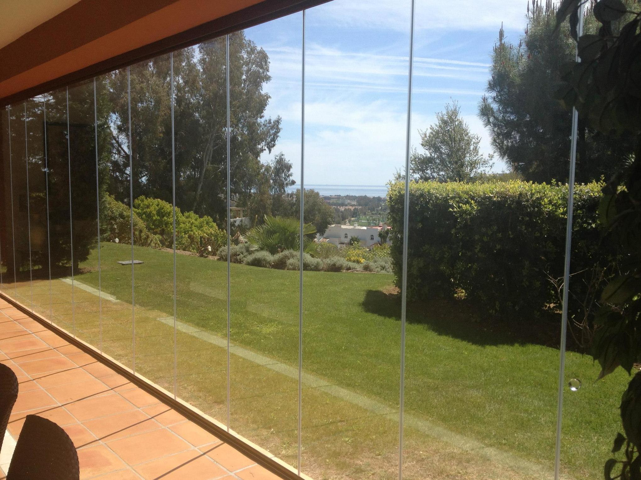 Company specialized in glass curtain walls in Málaga.