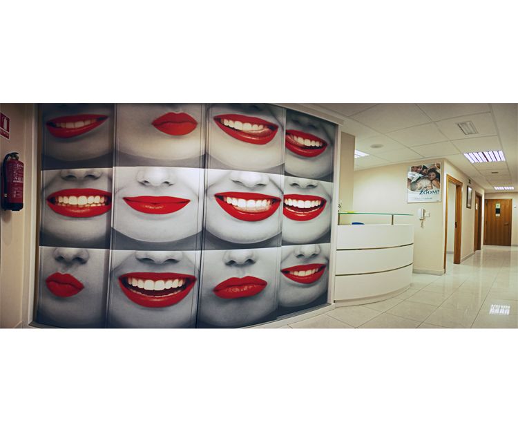 Recepción de la clínica dental en A Coruña