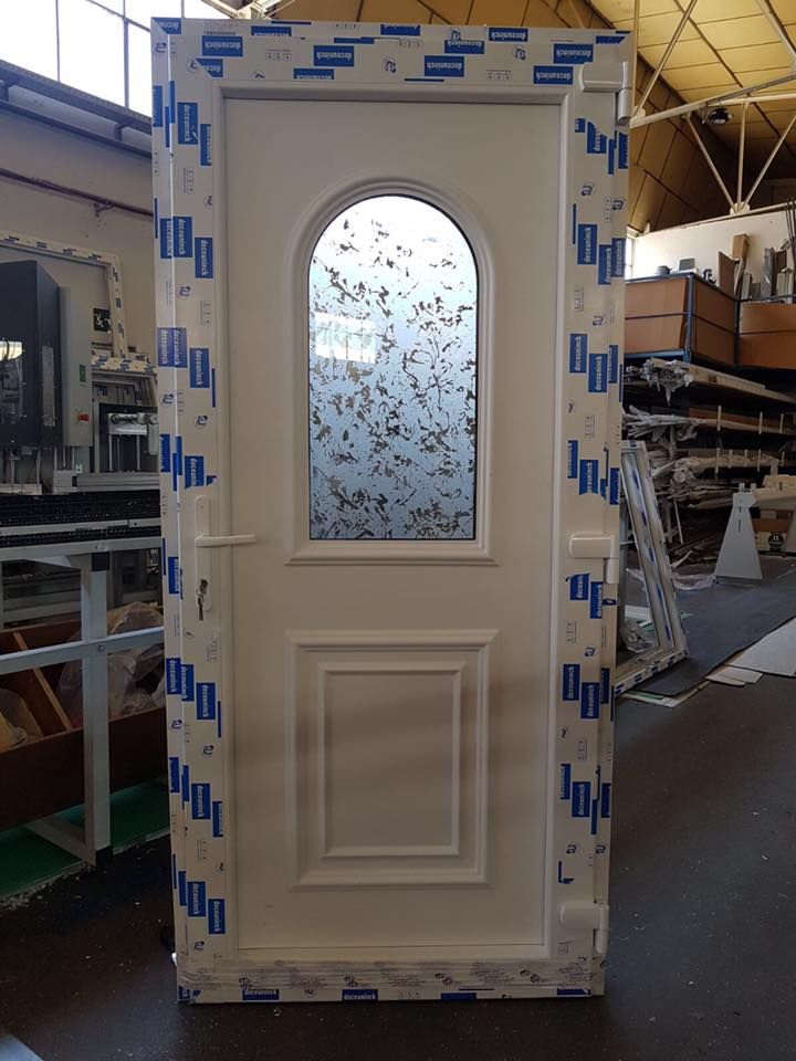 Puertas y Estructuras: Servicios de Ventanas y Compactos SL Puertas y Estructuras: Servicios de Ventanas y Compactos SL