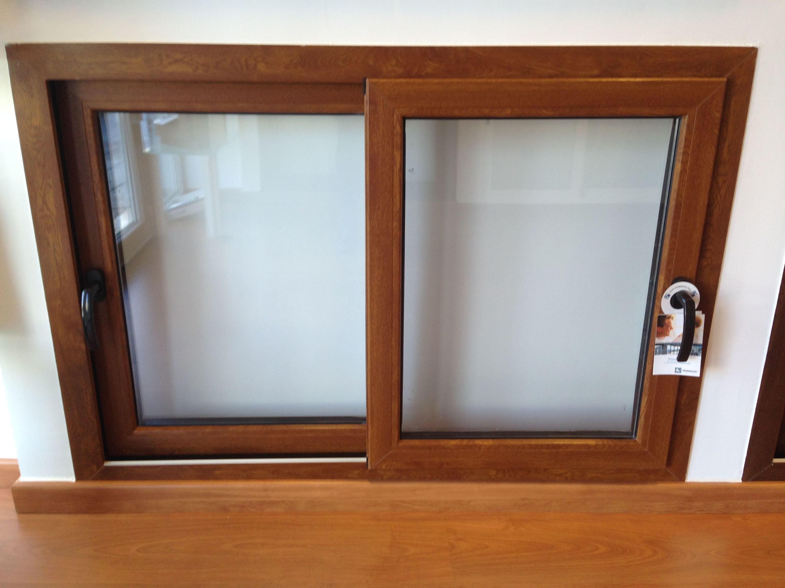 Ventana abatible Ventana abatible