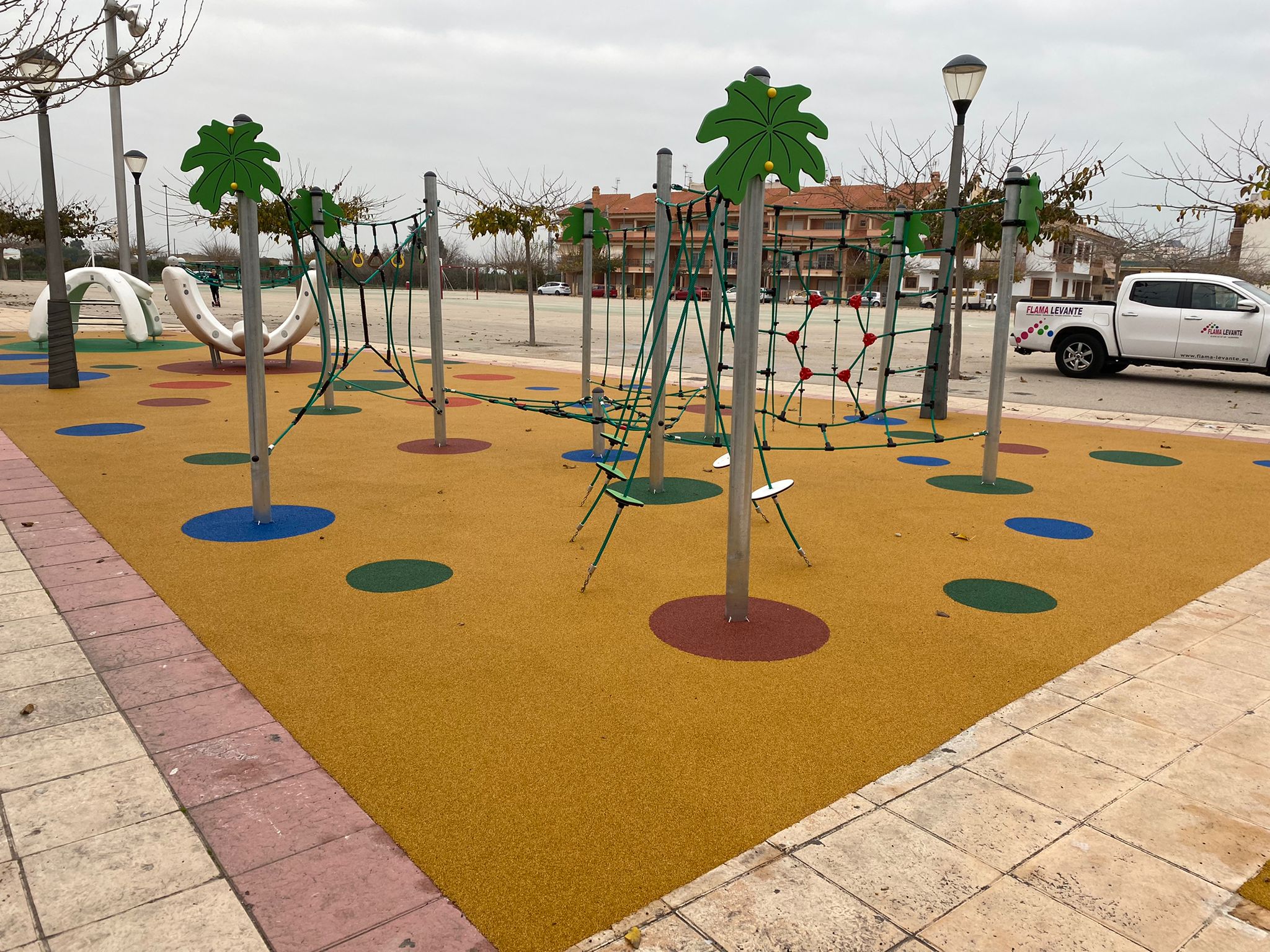 Parque Infantil, Almoradí, Flama Levante. Parque Infantil, Almoradí, Flama Levante.
