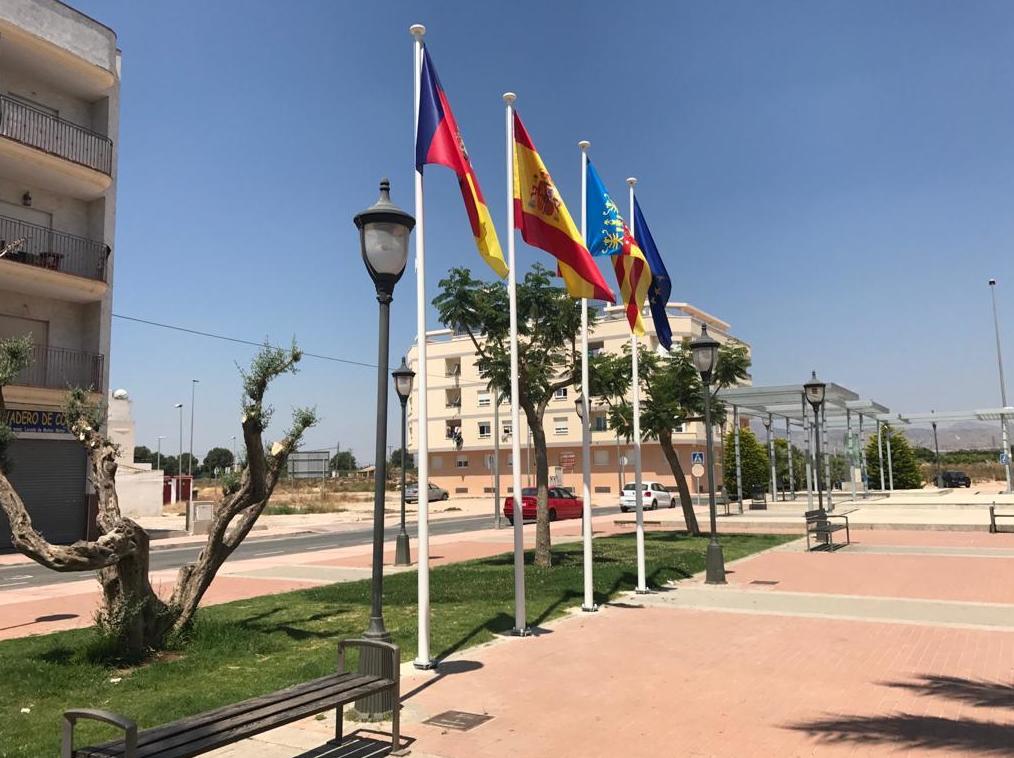 Banderas, Alicante, Flama Levante. Banderas, Alicante, Flama Levante.