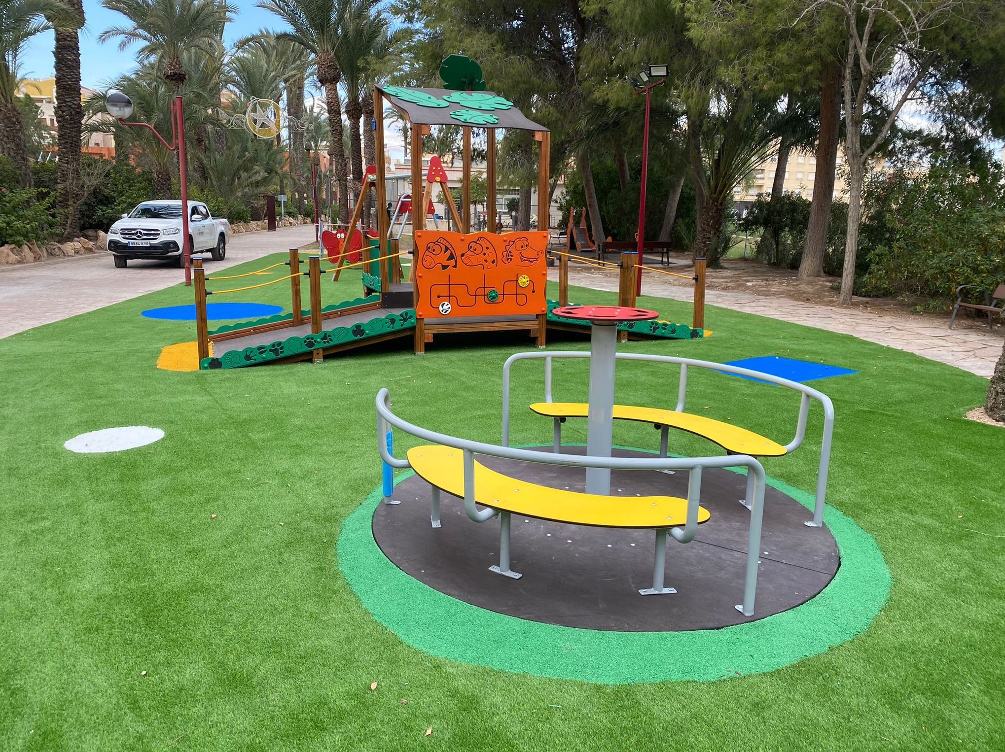 Gran Carrusel adaptado para el acceso de sillas de ruedas, Parque Infantil Inclusivo, Albatera