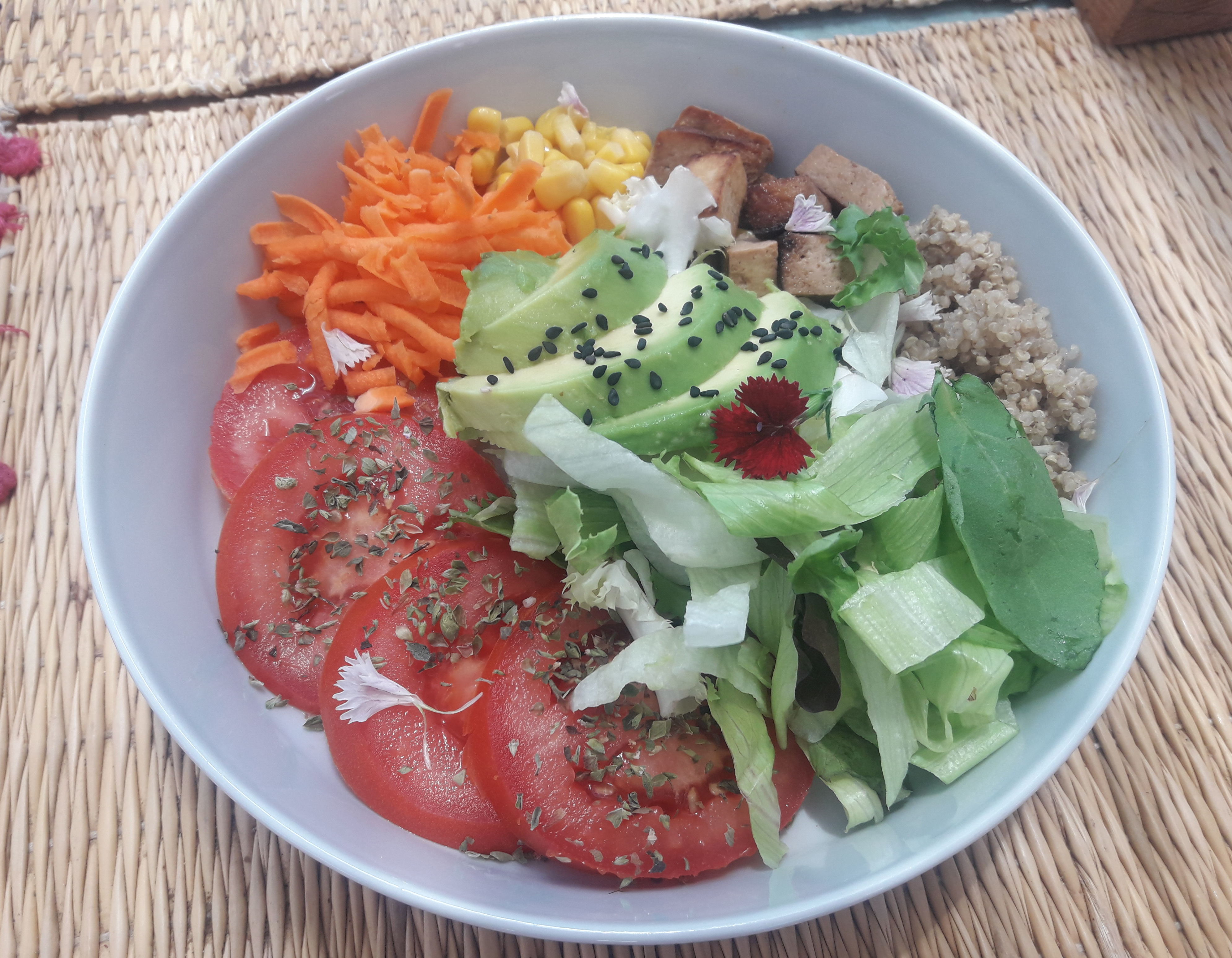Ensaladas: Carta de Grow Café Ensaladas: Carta de Grow Café