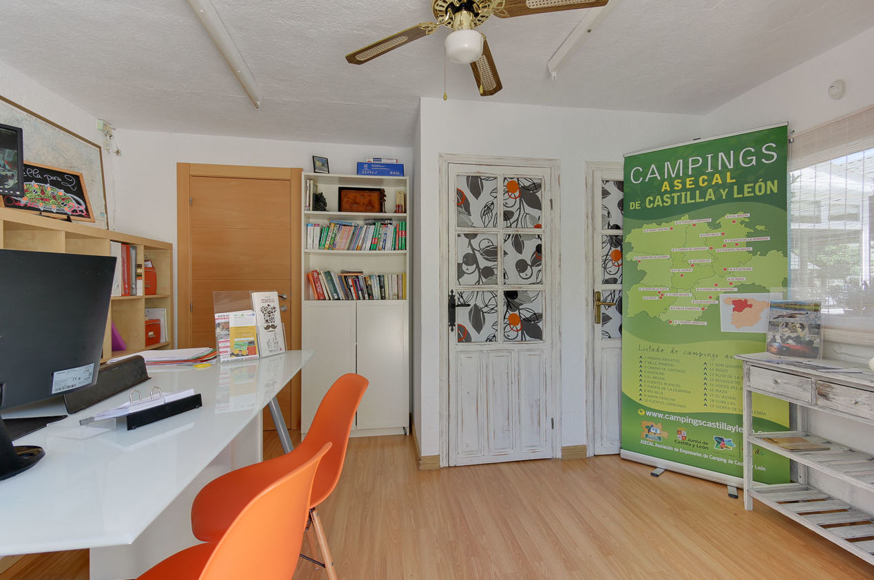 Instalaciones: Servicios de Camping Don Quijote Instalaciones: Servicios de Camping Don Quijote