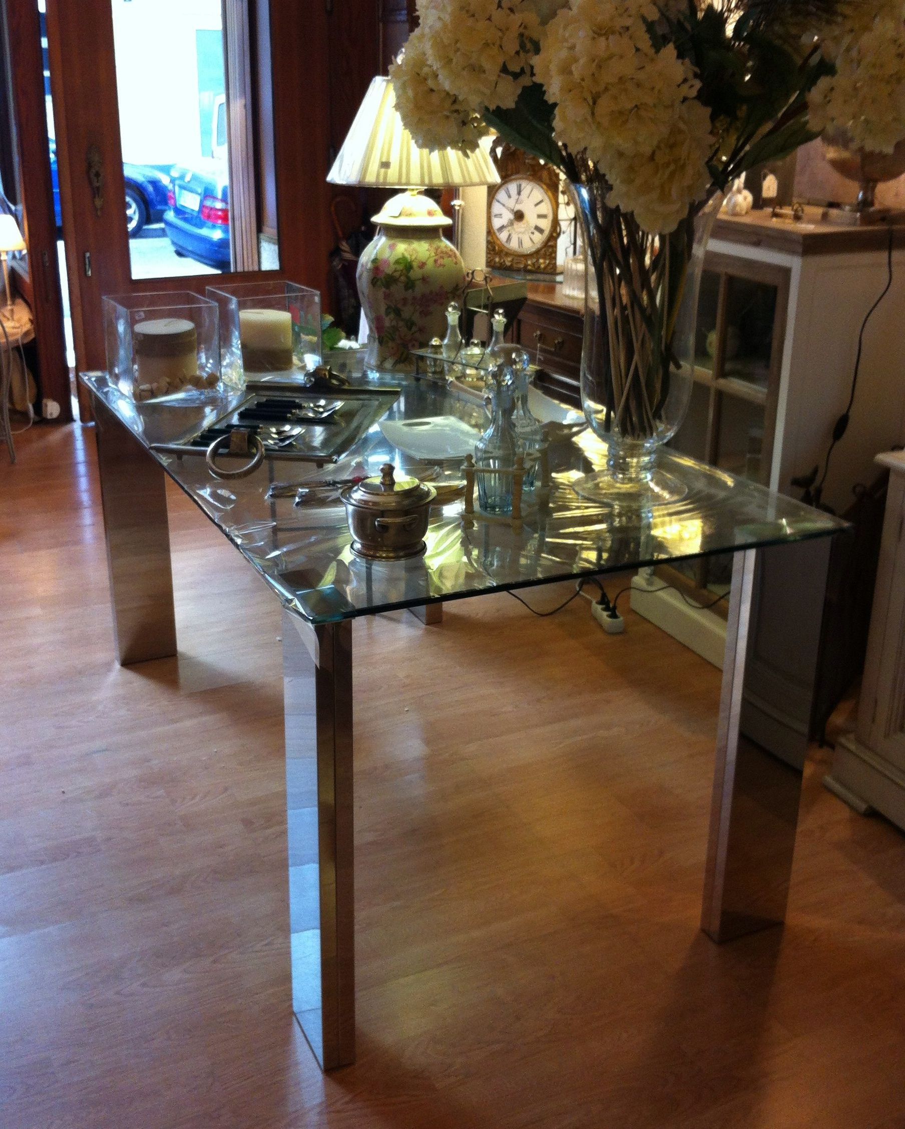 Mesa de comedor de cristal y acero: Catálogo de Ste Odile Decoración Mesa de comedor de cristal y acero: Catálogo de Ste Odile Decoración