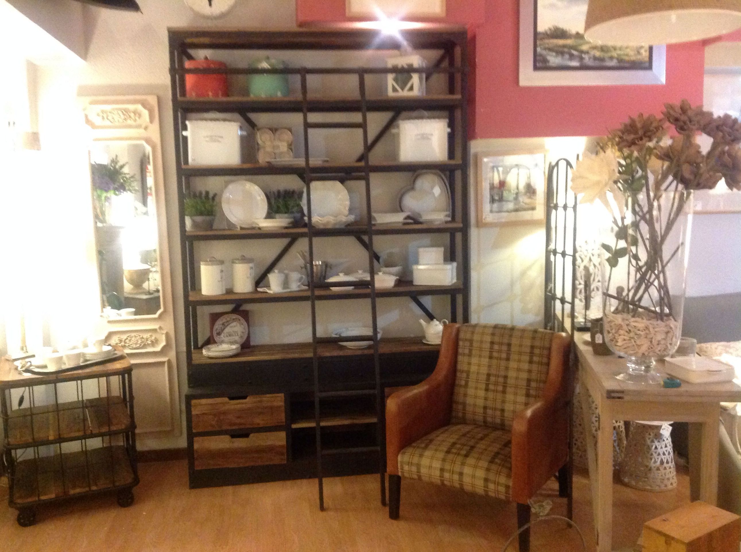 Librería Alta en hierro y madera con escalera: Catálogo de Ste Odile Decoración Librería Alta en hierro y madera con escalera: Catálogo de Ste Odile Decoración