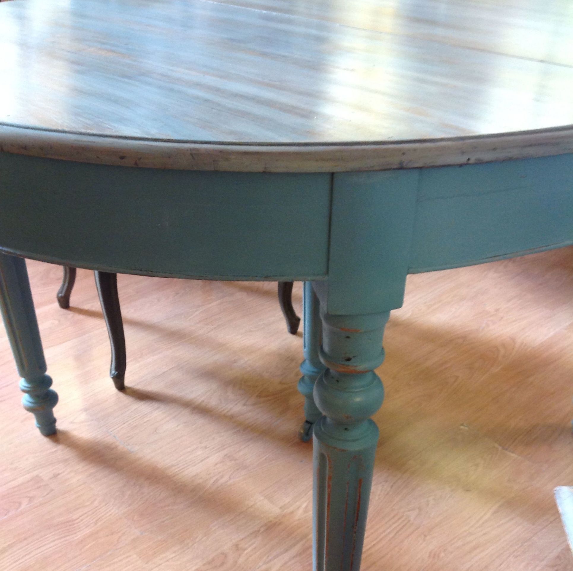Restauración: Mesa isabelina acabada en azul aguamarina y doble veladura: Catálogo de Ste Odile Decoración Restauración: Mesa isabelina acabada en azul aguamarina y doble veladura: Catálogo de Ste Odile Decoración