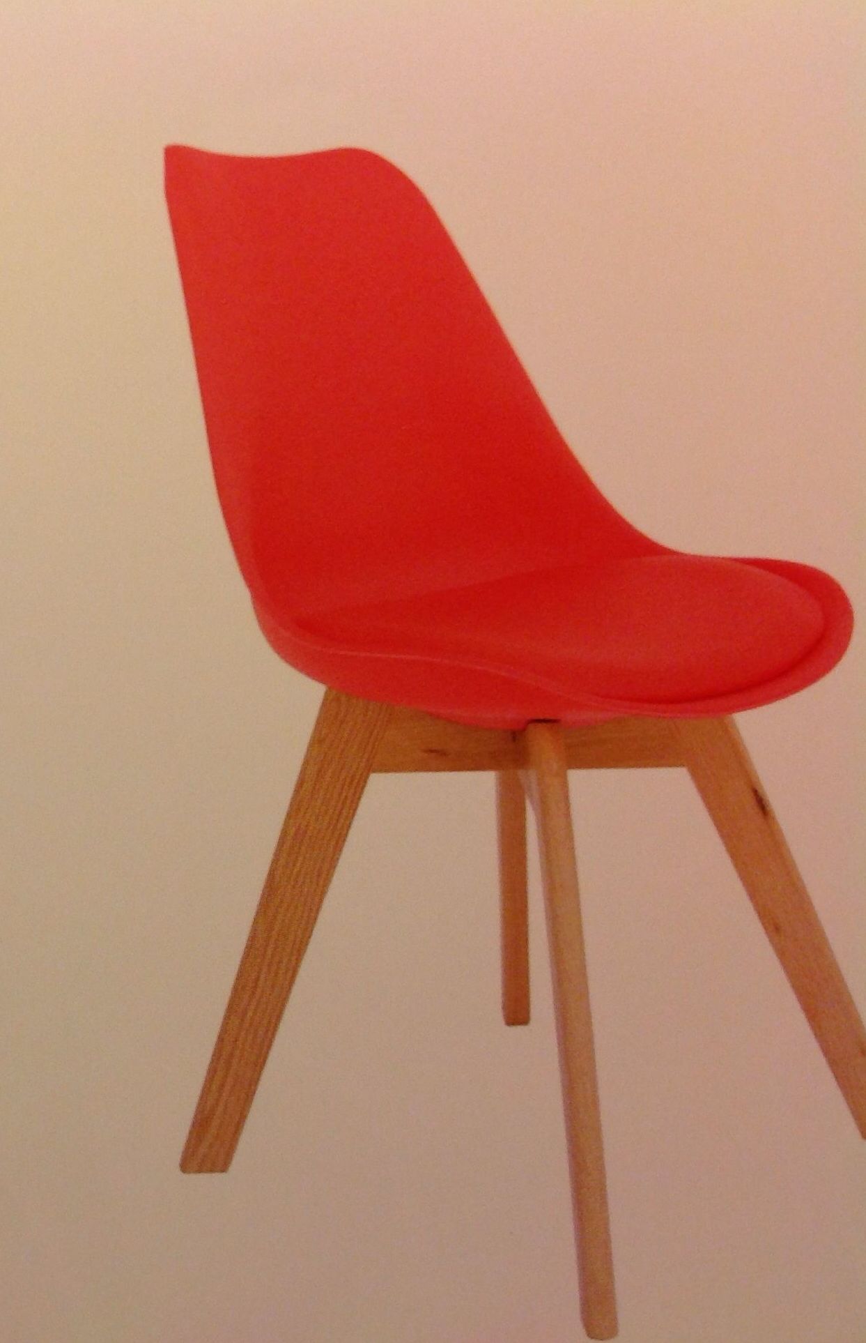 Silla polipropileno y patas de madera : Catálogo de Ste Odile Decoración Silla polipropileno y patas de madera : Catálogo de Ste Odile Decoración