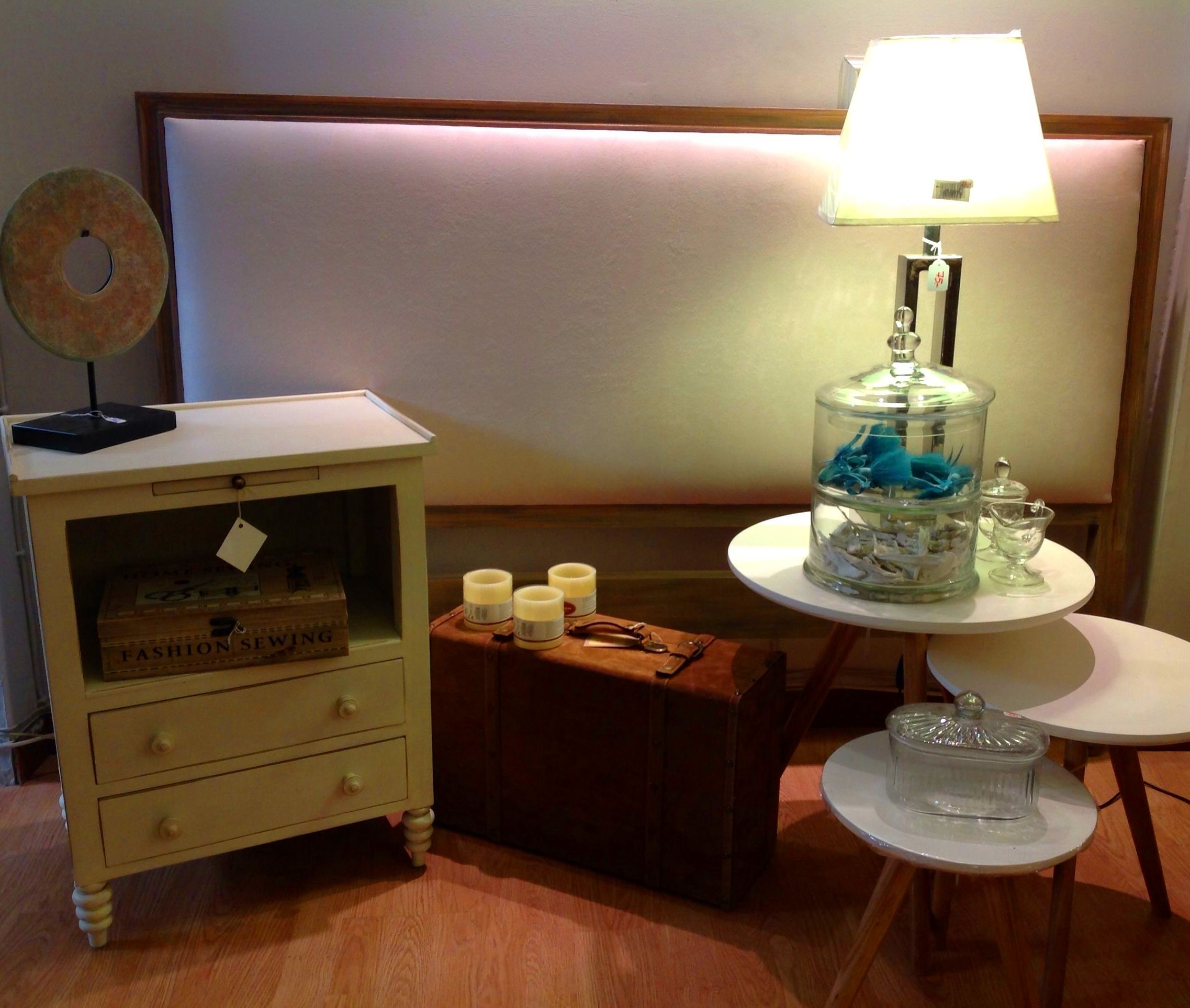 Cabecero tapizado con madera vista: Catálogo de Ste Odile Decoración Cabecero tapizado con madera vista: Catálogo de Ste Odile Decoración