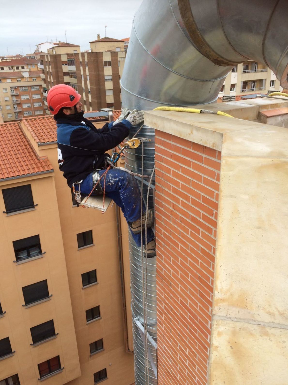 Canalones y bajantes: Trabajos de PGA Verticalidad Canalones y bajantes: Trabajos de PGA Verticalidad