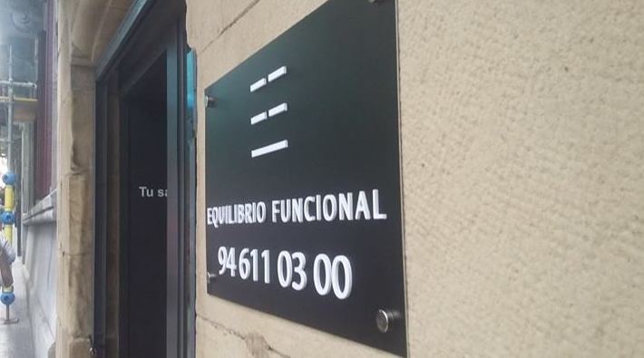 Placa profesional letra corpórea Placa profesional letra corpórea
