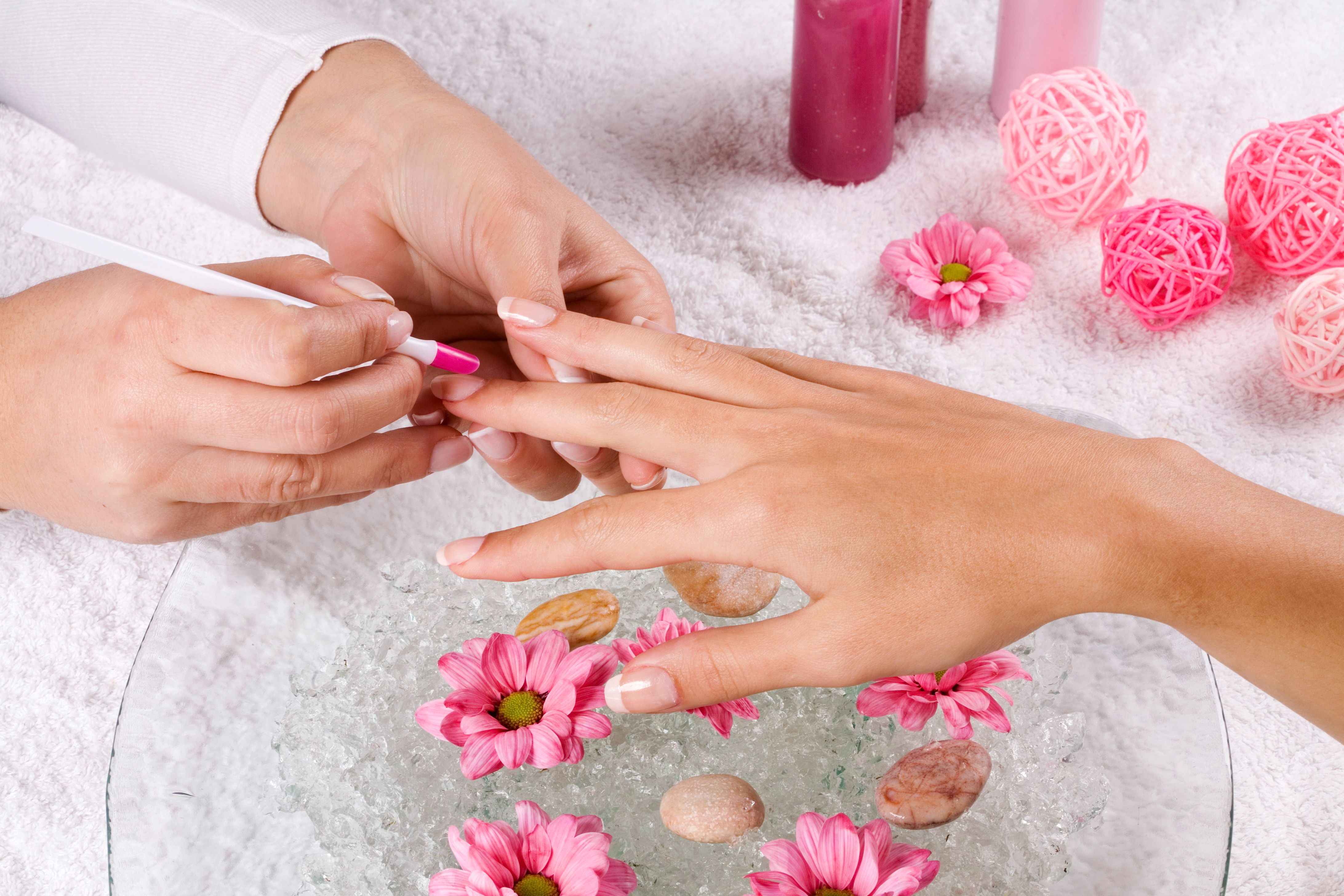 Manicura: Servicios de Estética Loli Saura Manicura: Servicios de Estética Loli Saura