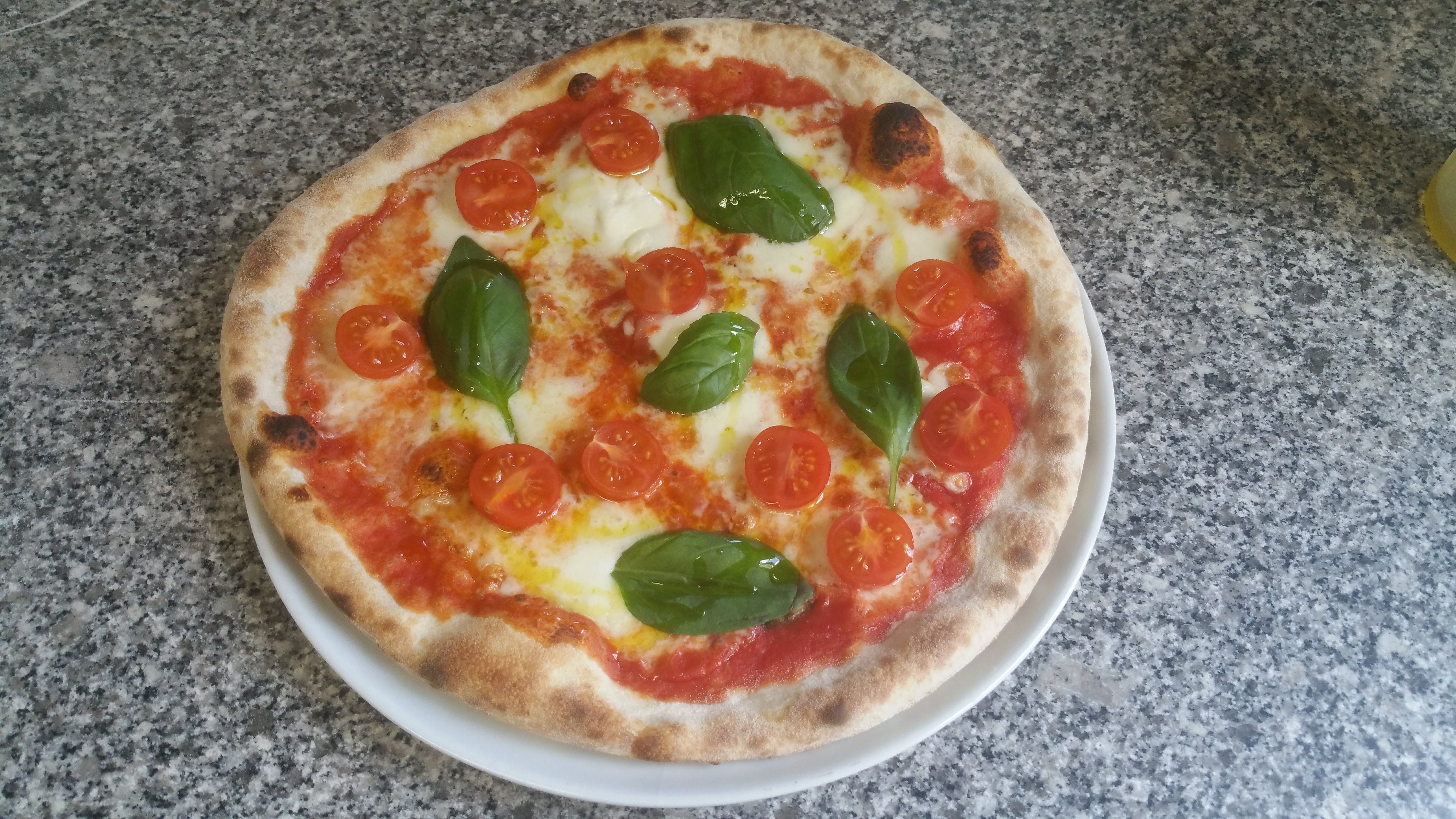 Pizza: Especialidades de Restaurante la Piccola Italia SCQ Pizza: Especialidades de Restaurante la Piccola Italia SCQ