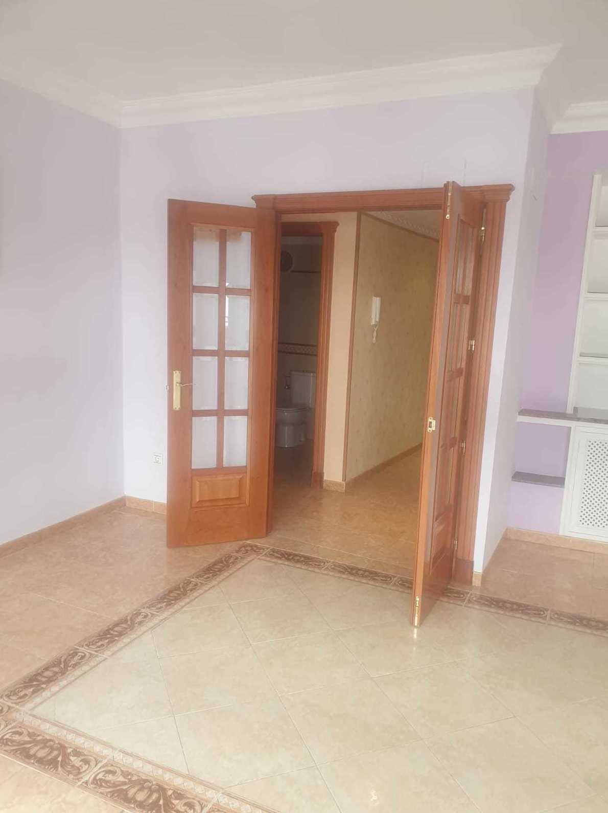 Piso en Avenida de la Constitucion: Inmuebles de Inmobiliaria María Díaz Piso en Avenida de la Constitucion: Inmuebles de Inmobiliaria María Díaz