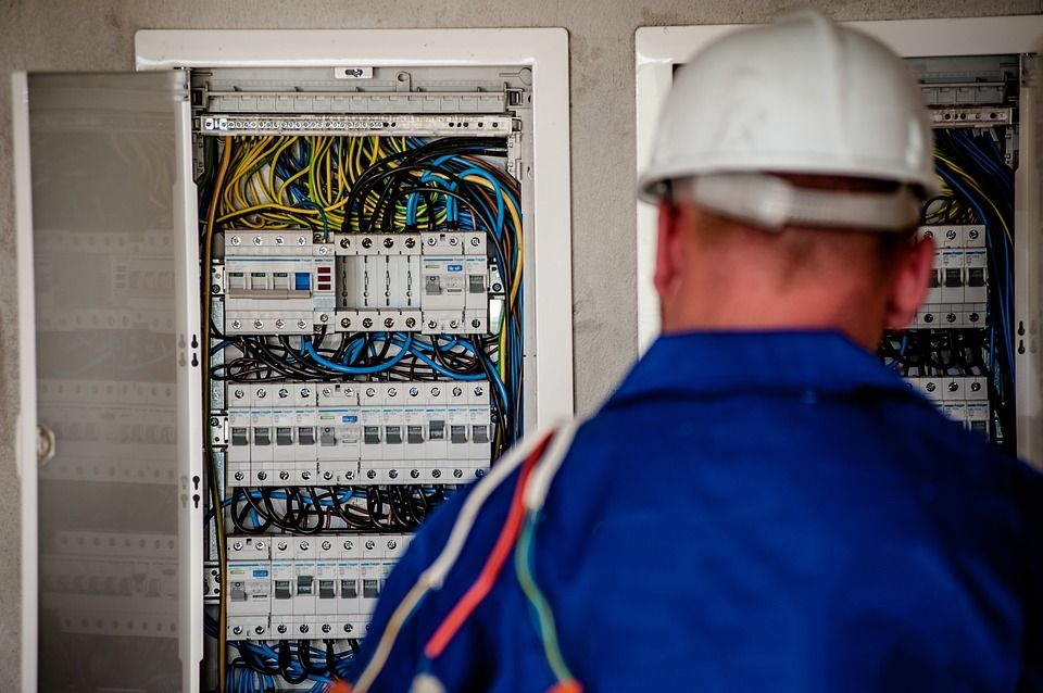Electricidad: Servicios de Construcciones y Reformas Florin Corodeanu Electricidad: Servicios de Construcciones y Reformas Florin Corodeanu