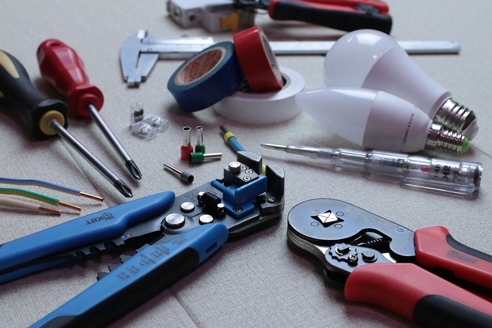 Electricidad: Servicios de Construcciones y Reformas Florin Corodeanu Electricidad: Servicios de Construcciones y Reformas Florin Corodeanu