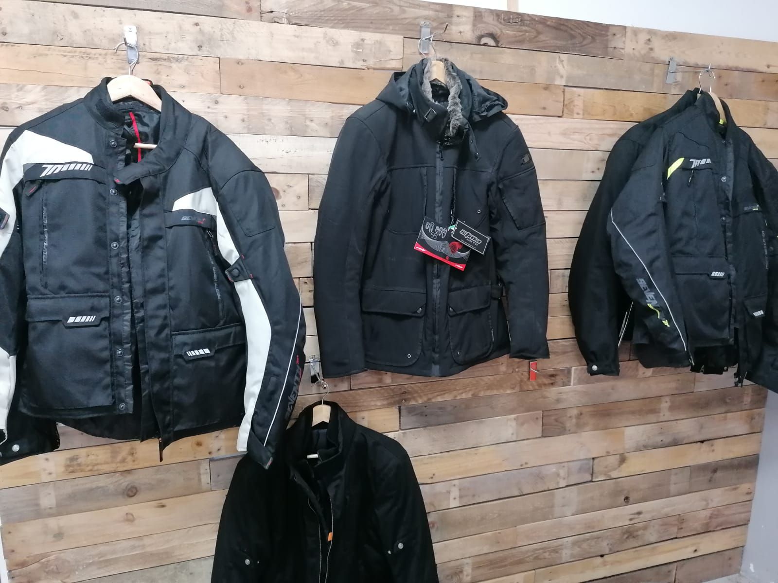 Venta de Accesorios: Servicios de Moto Home Tudela Venta de Accesorios: Servicios de Moto Home Tudela