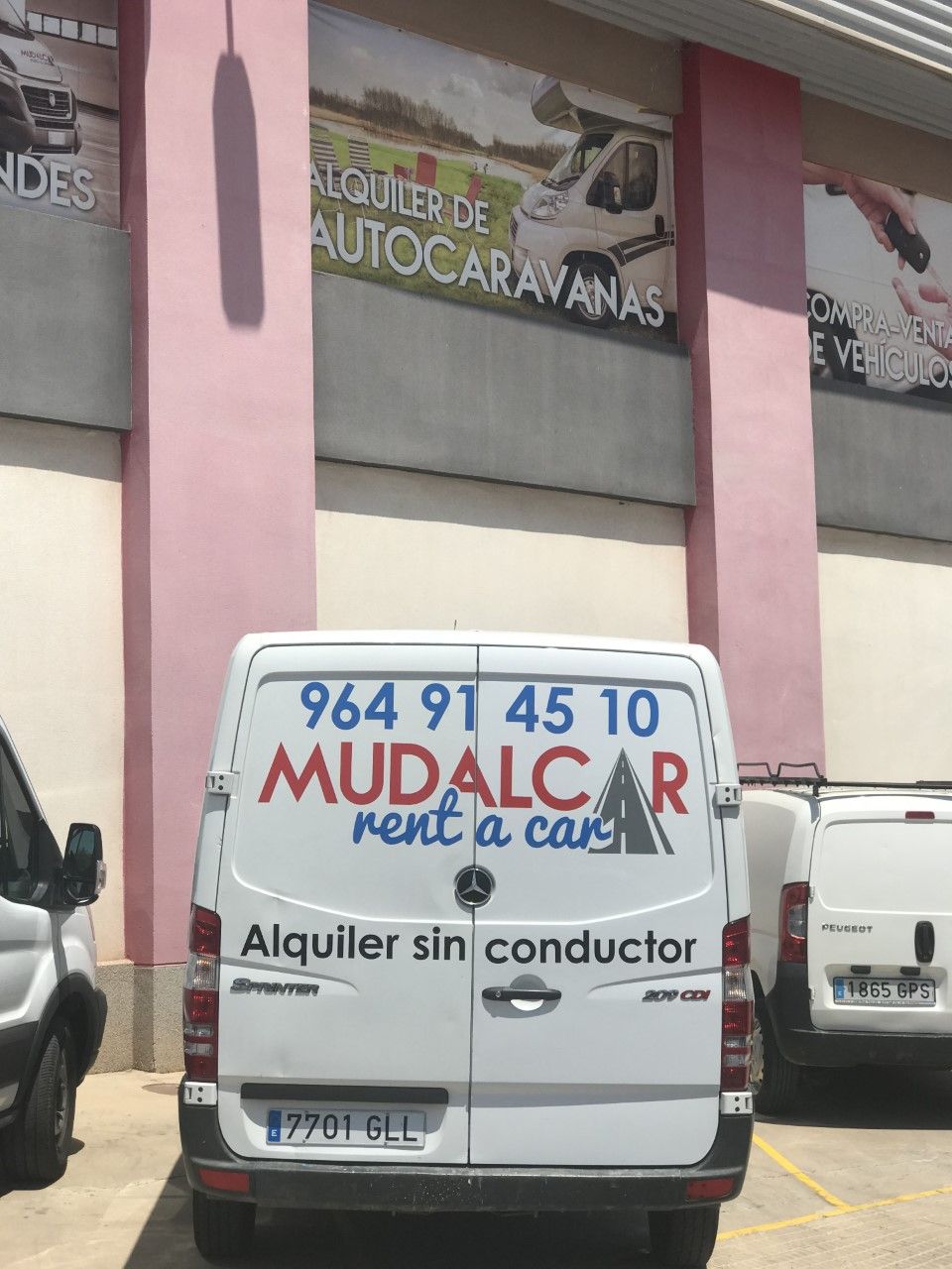 Alquiler furgonetas: Servicios de MUDALCAR rent a car Alquiler furgonetas: Servicios de MUDALCAR rent a car
