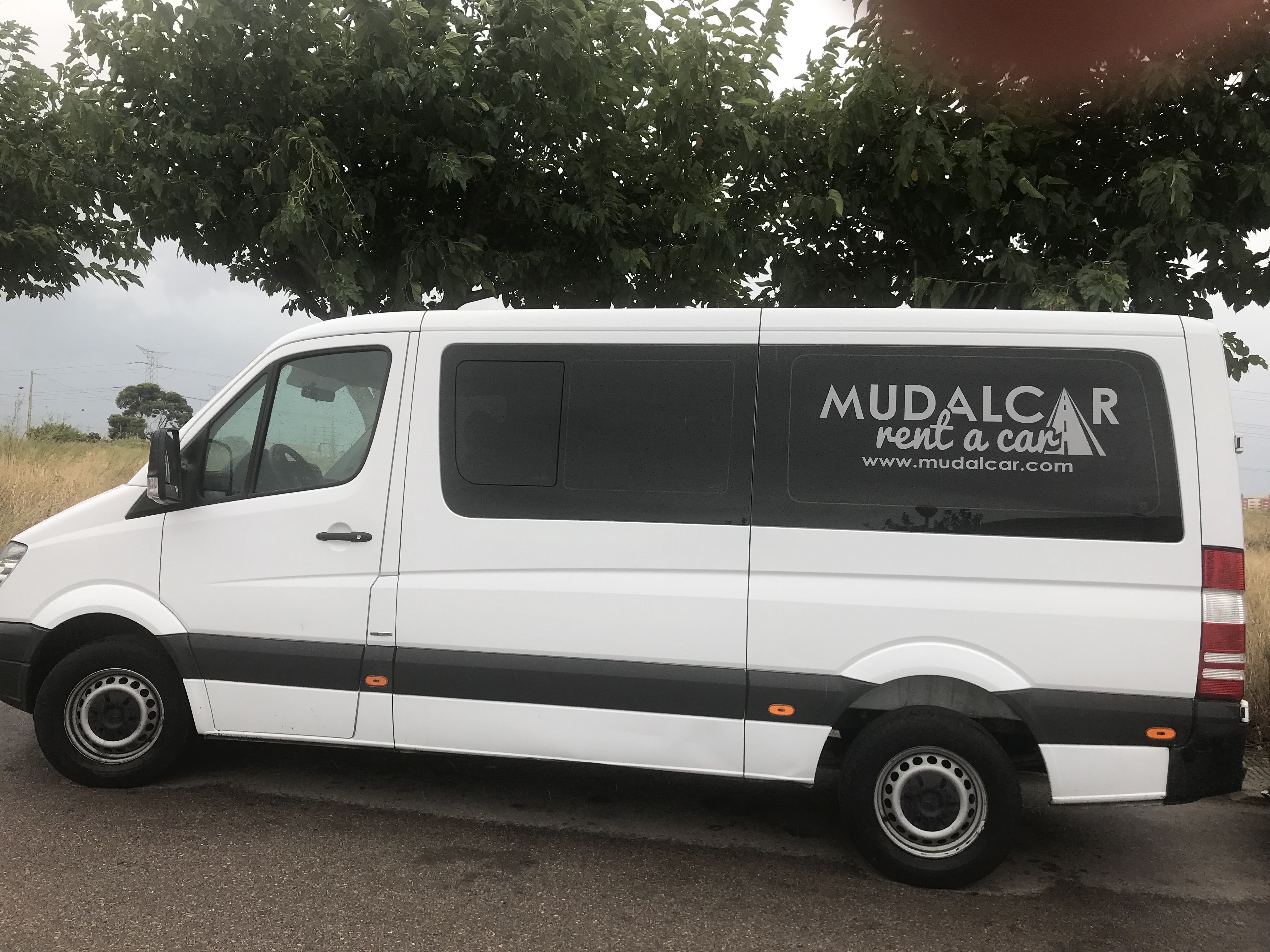 Alquiler furgoneta 9 plazas: Servicios de MUDALCAR rent a car Alquiler furgoneta 9 plazas: Servicios de MUDALCAR rent a car