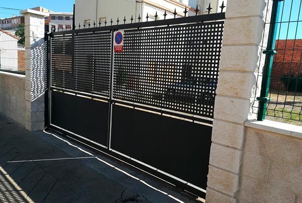 Puertas automáticas: Servicios de CERCADOS Y CERRAMIENTOS LA PLAZA Puertas automáticas: Servicios de CERCADOS Y CERRAMIENTOS LA PLAZA