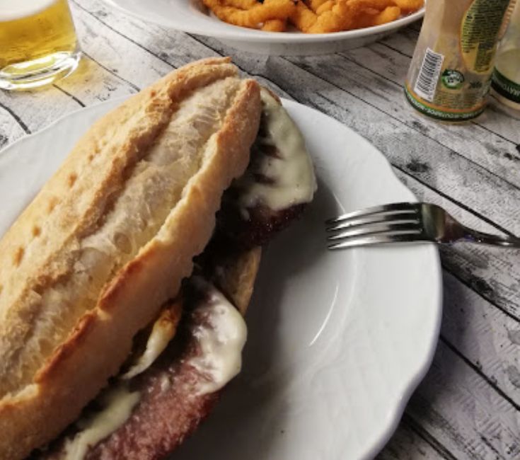 Bocadillos y hamburguesas: Carta de Cafetería Restaurante Zagora Bocadillos y hamburguesas: Carta de Cafetería Restaurante Zagora