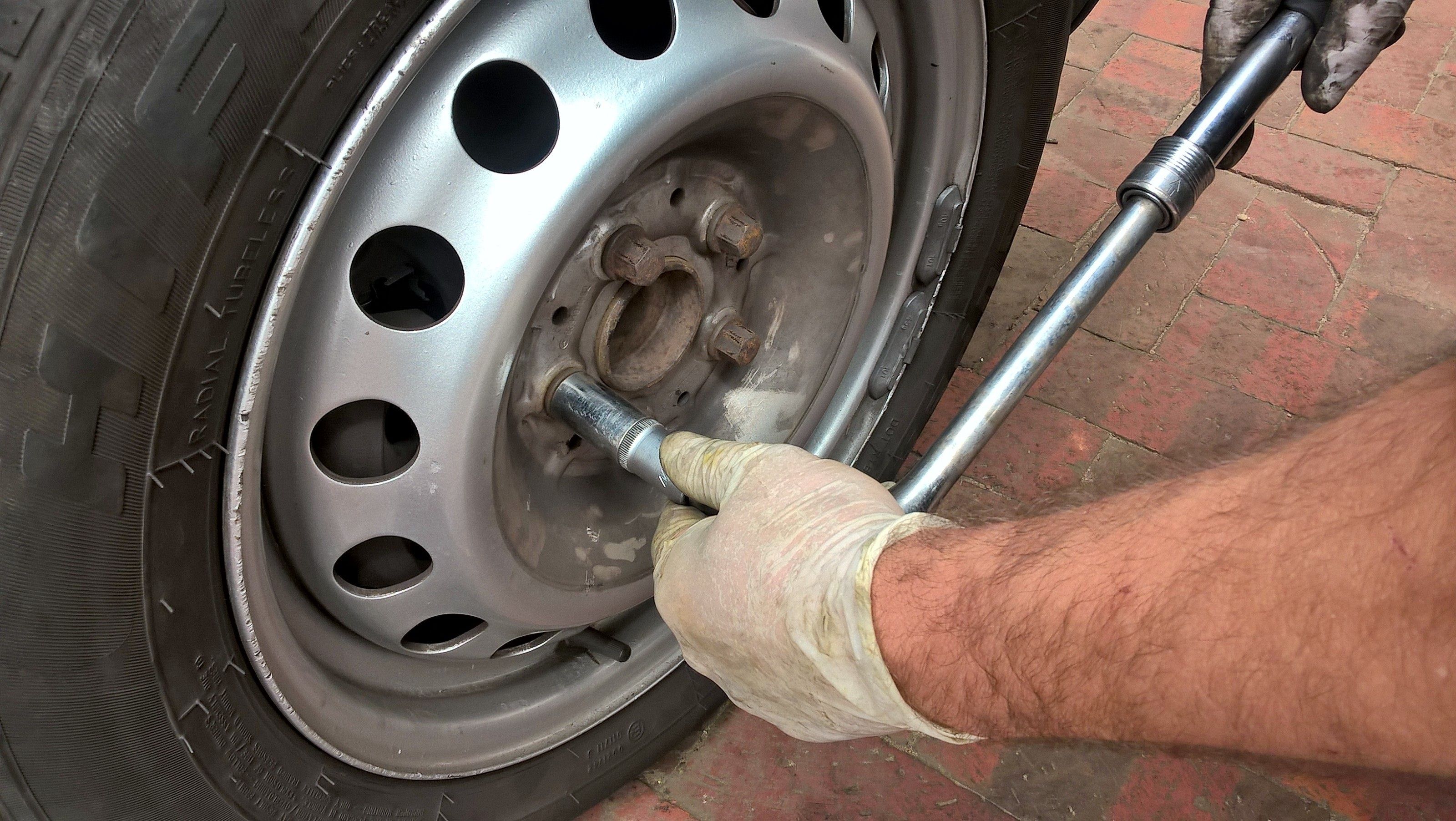 Neumáticos: Servicios de Garaje Motor Linares Neumáticos: Servicios de Garaje Motor Linares
