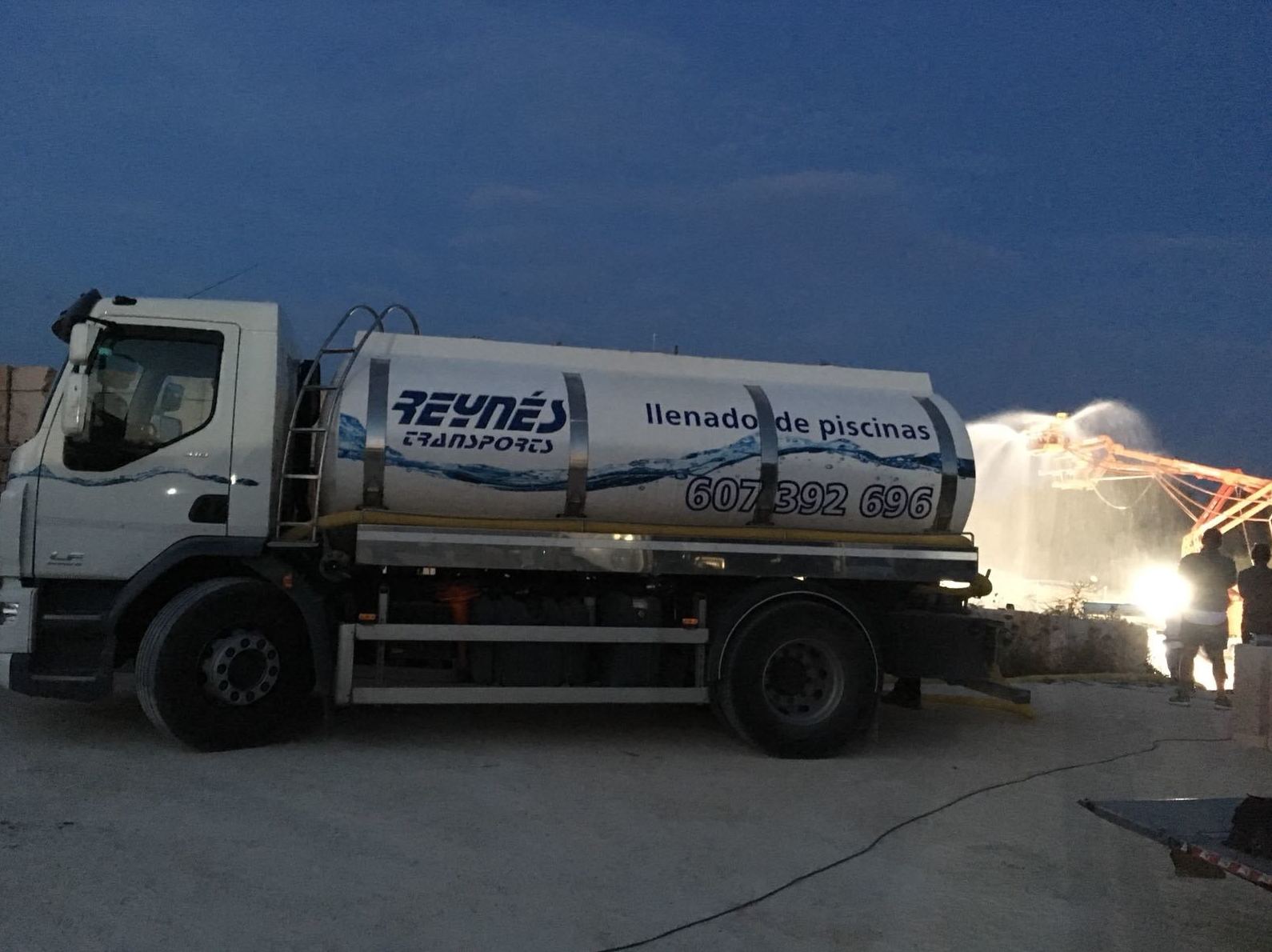 Servicio de agua potable a domicilio: Servicios de Transportes Reynés