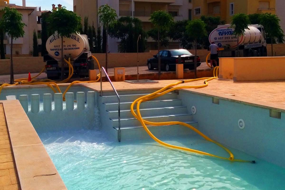 Llenado de piscinas: Servicios de Transportes Reynés