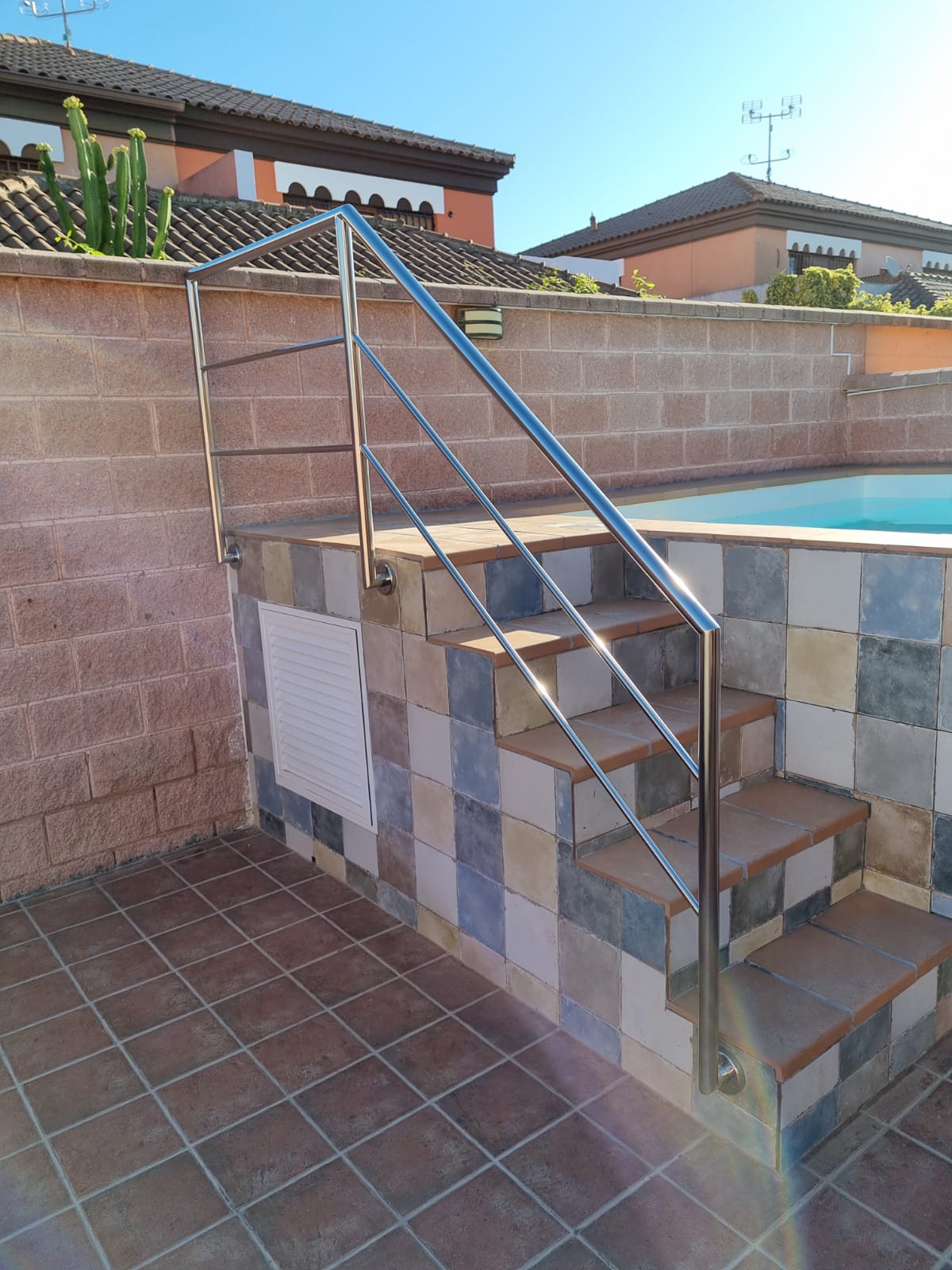 escalera piscina.jpg escalera piscina.jpg