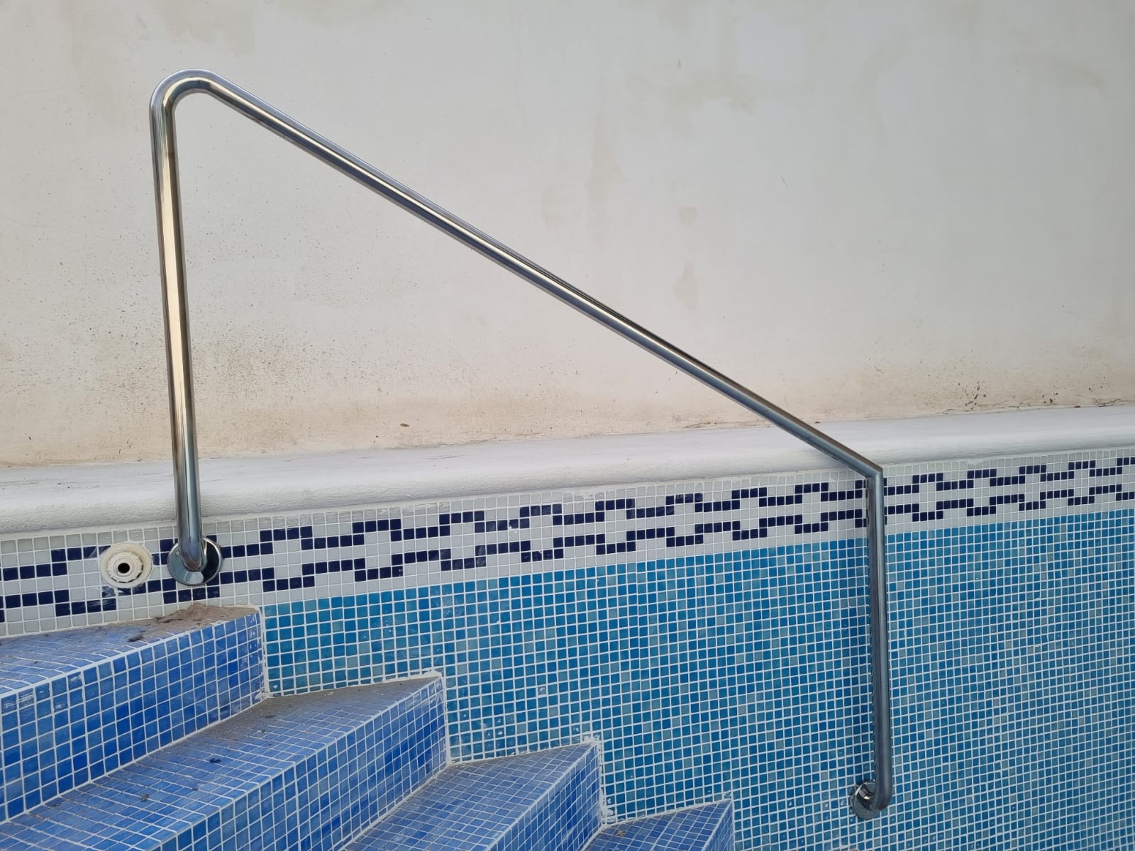 BARANDILLAS DE ACERO INOXIDABLE PARA PISCINAS: de Icminox BARANDILLAS DE ACERO INOXIDABLE PARA PISCINAS: de Icminox