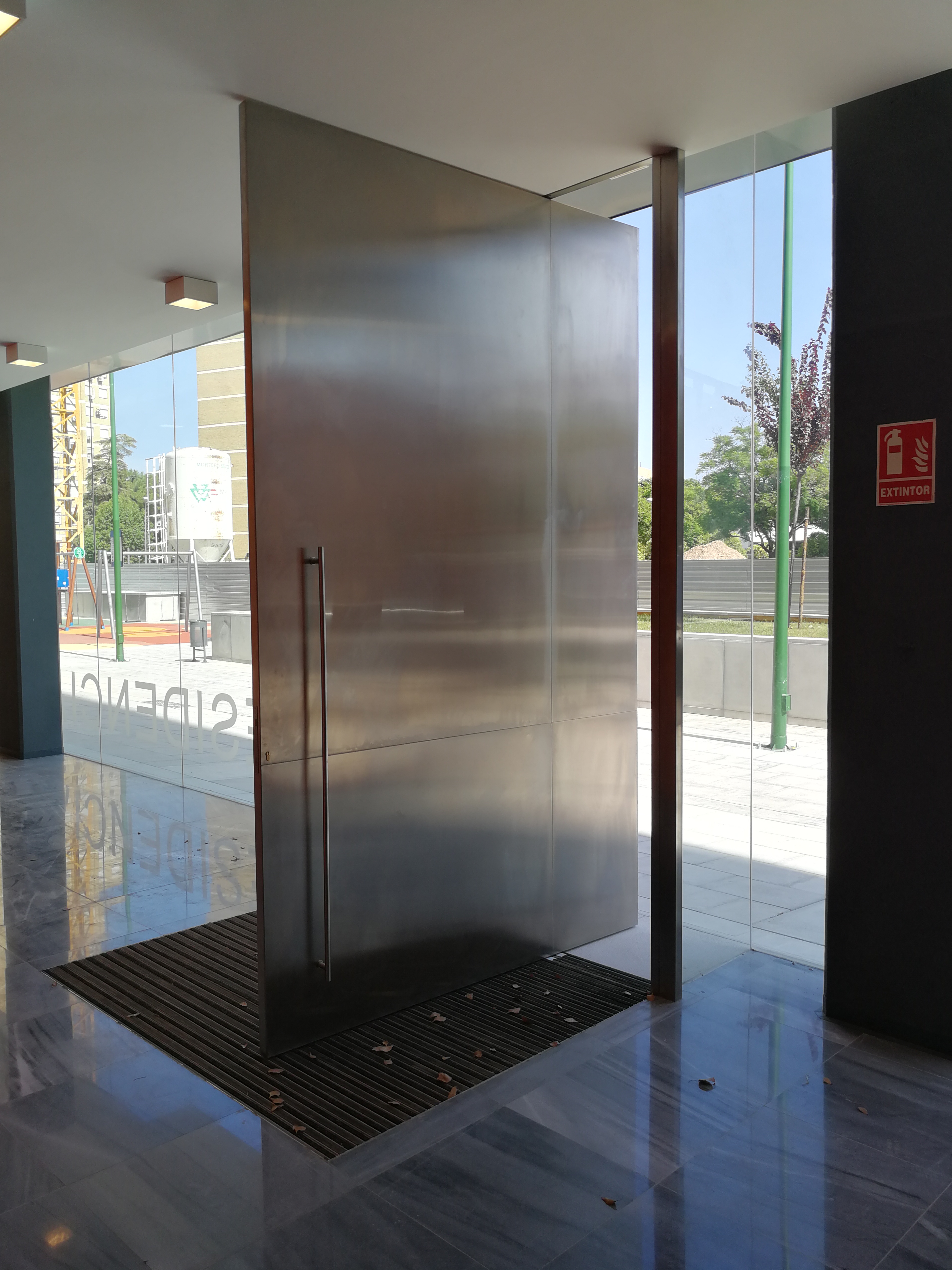 Puertas de acero inoxidable y acero inoxidable y vidrio: de Icminox Puertas de acero inoxidable y acero inoxidable y vidrio: de Icminox